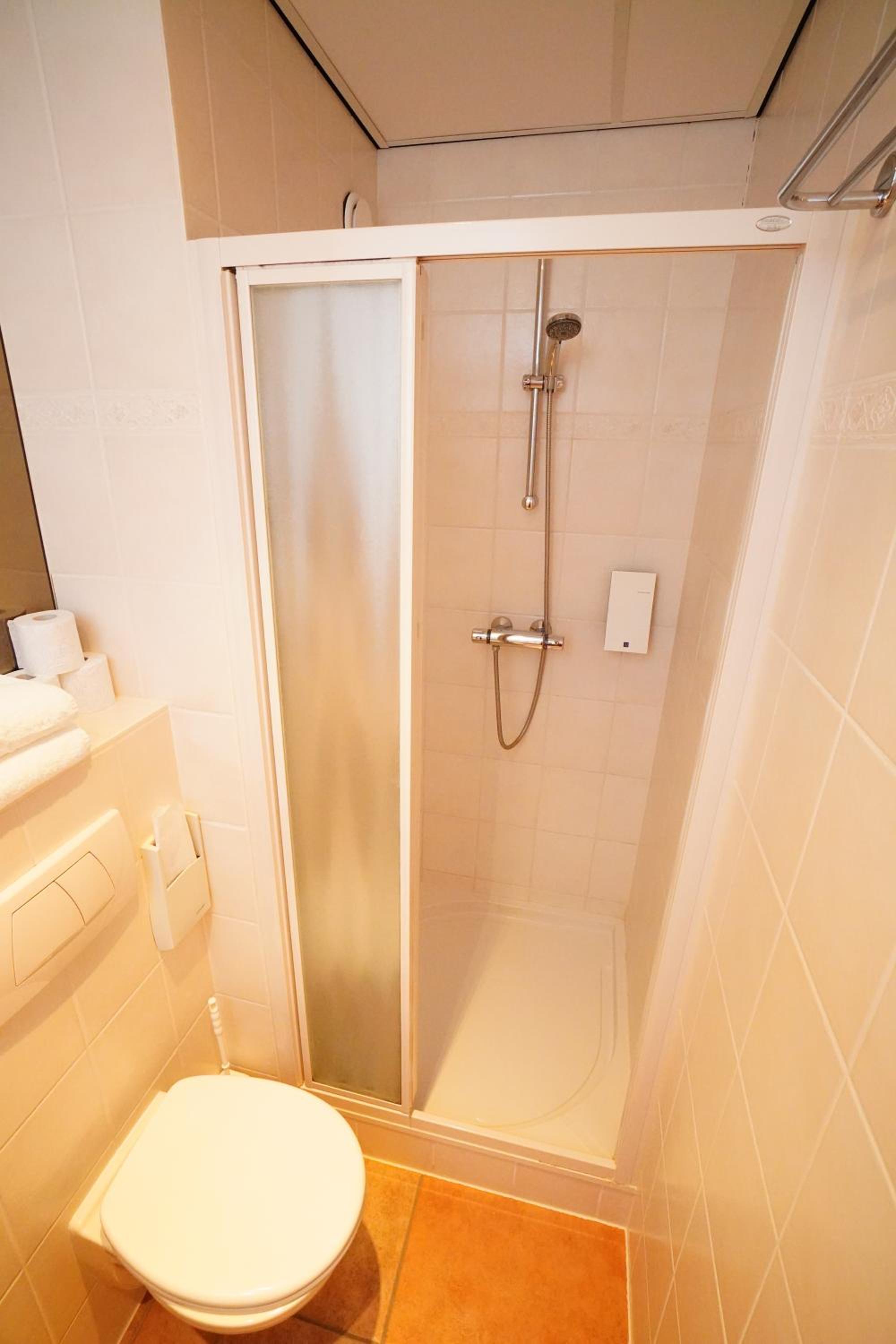 Deluxe Twin Room - Photo 21