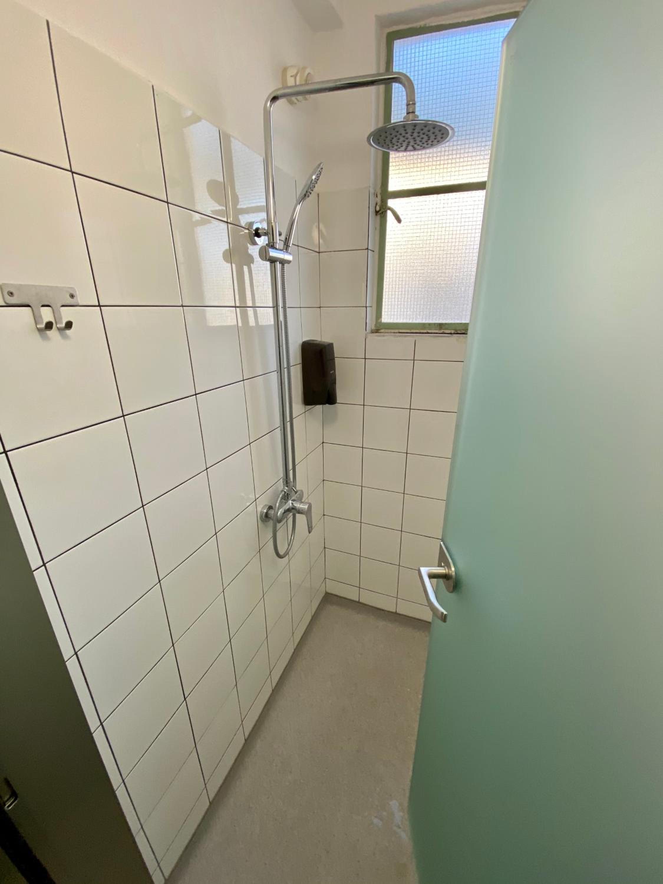 Single Room with Shared Bathroom photo 3