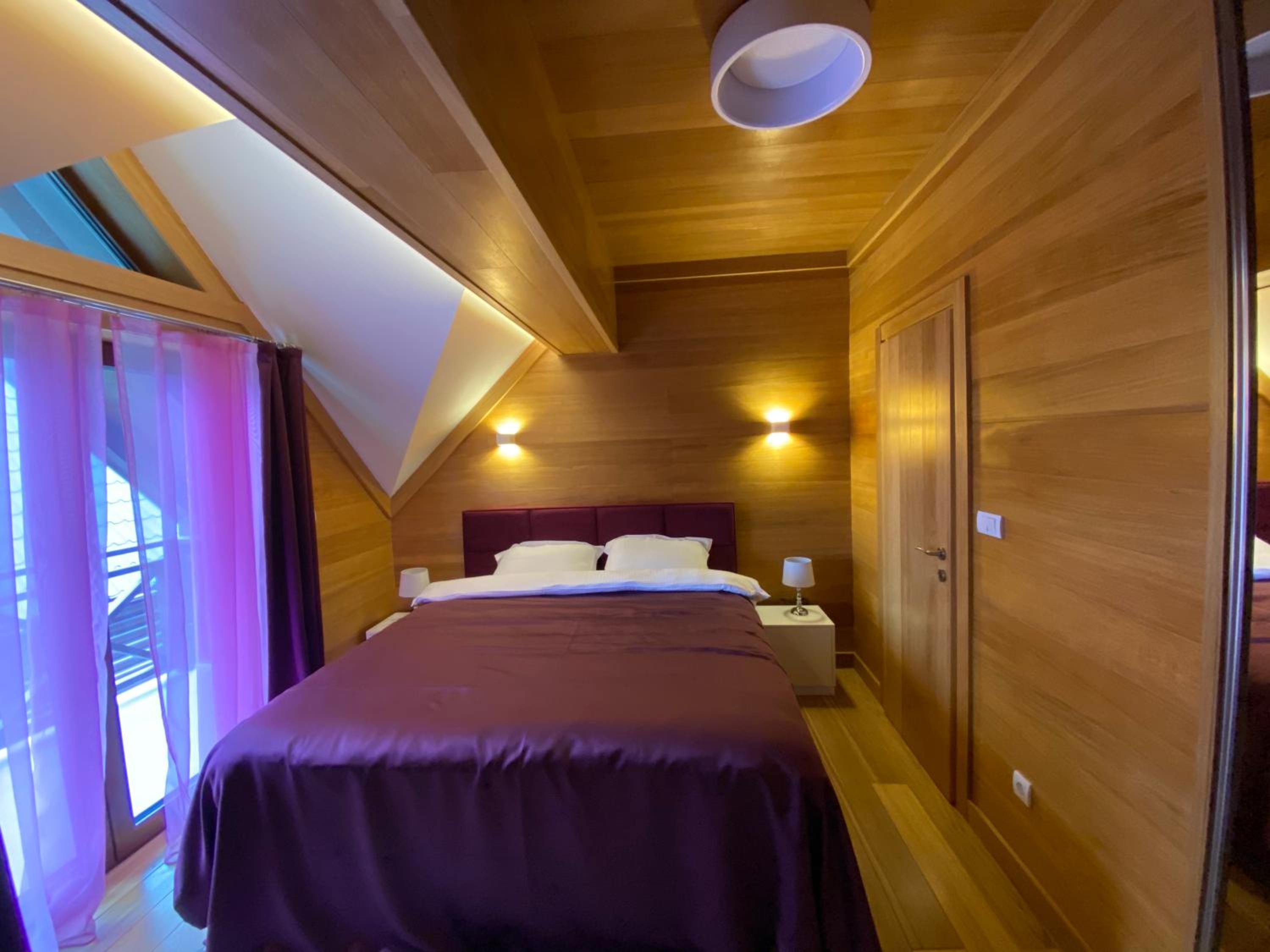 Three-Bedroom Apartment - Photo 19