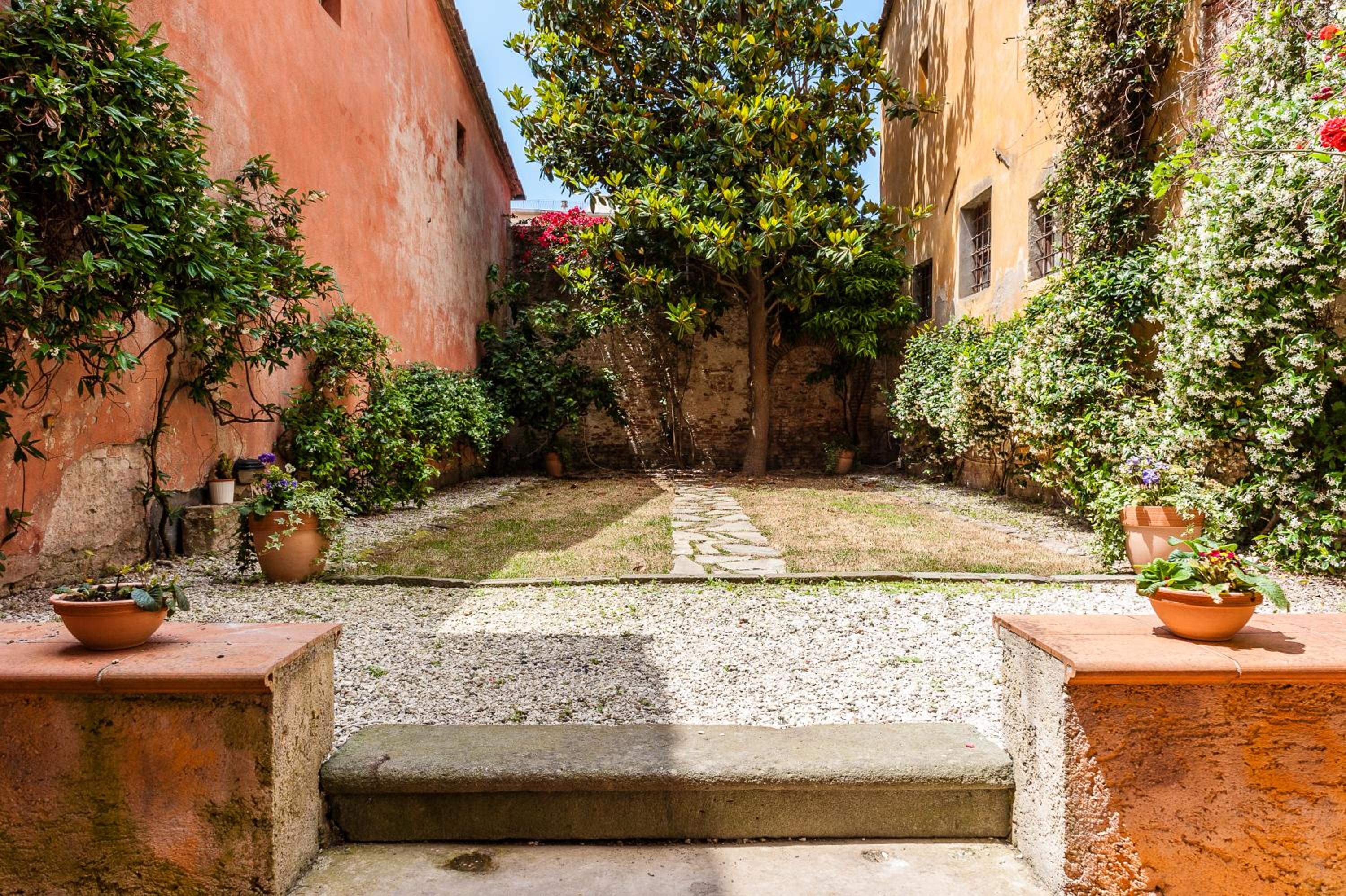 Apartment with Garden View - Photo 9