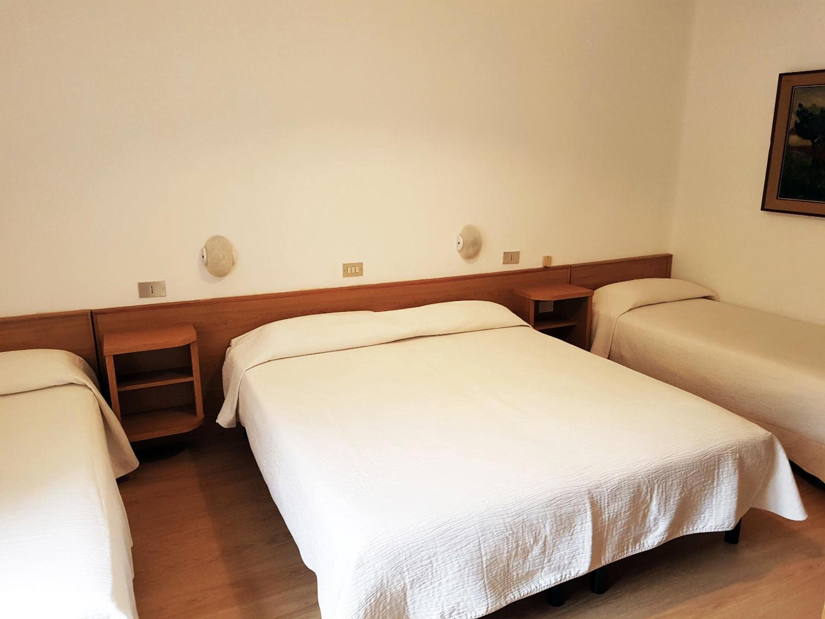 Classic Quadruple Room photo 2