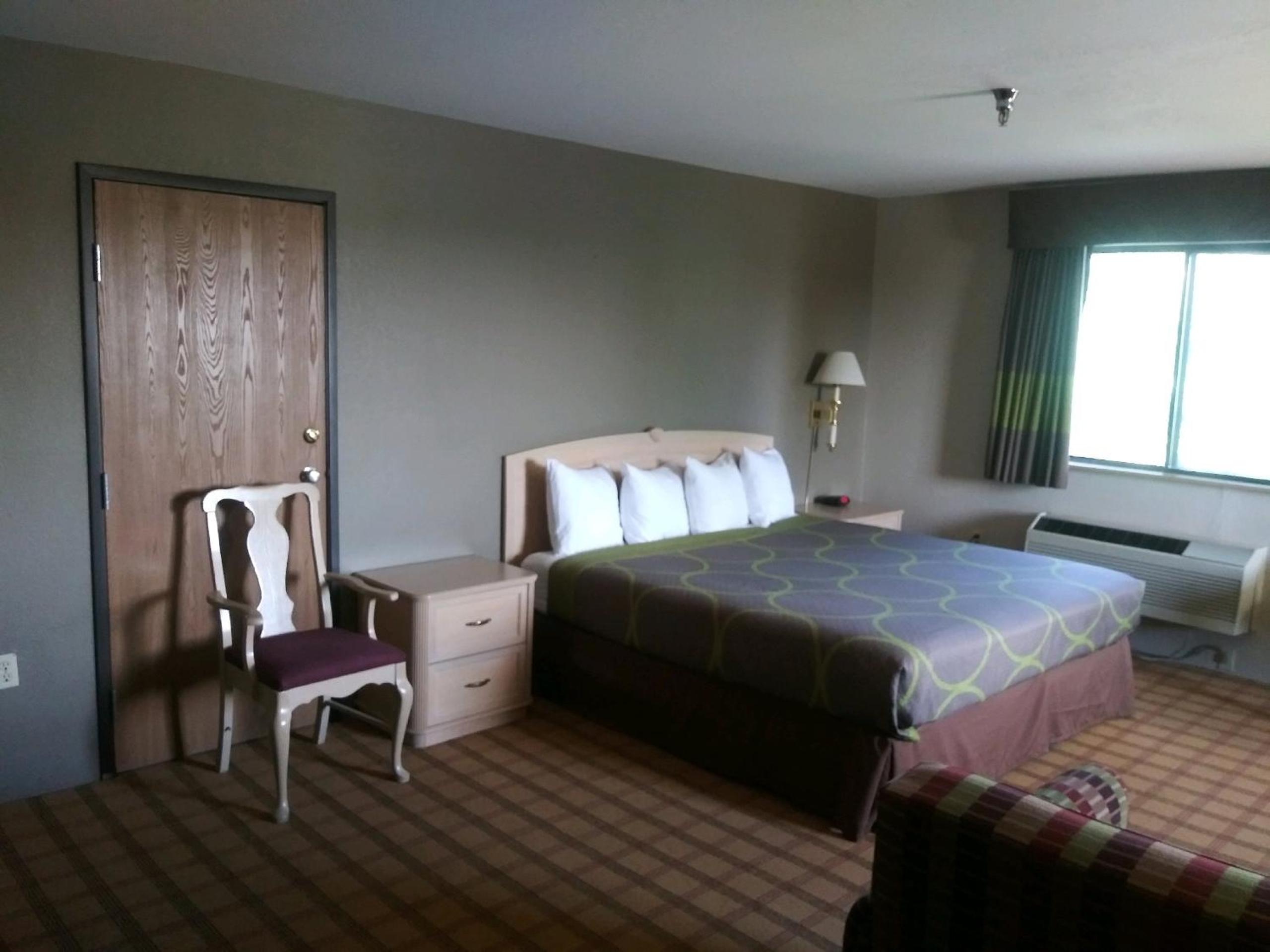 King Room - Disability Access/Non-Smoking - Photo 1