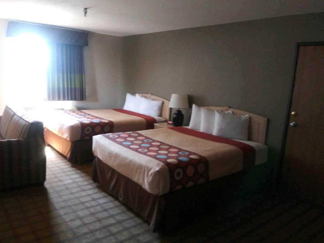 Queen Room With Two Queen Beds - Non-Smoking