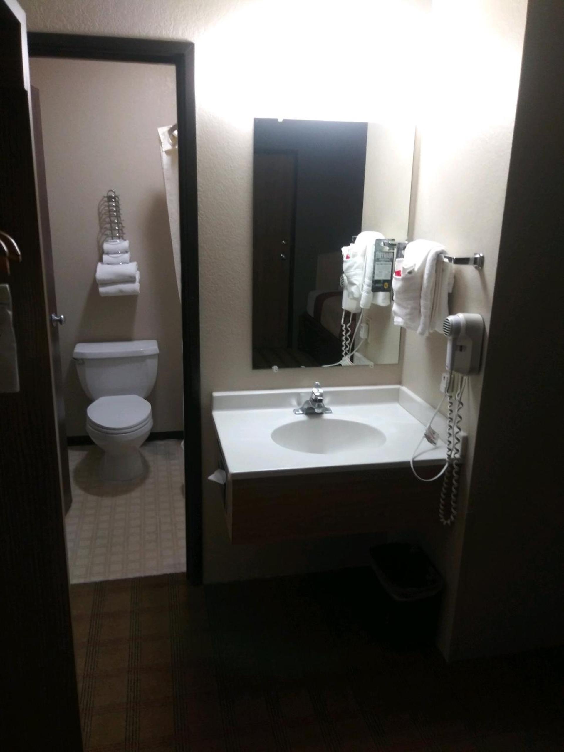 King Room - Disability Access/Non-Smoking - Photo 2