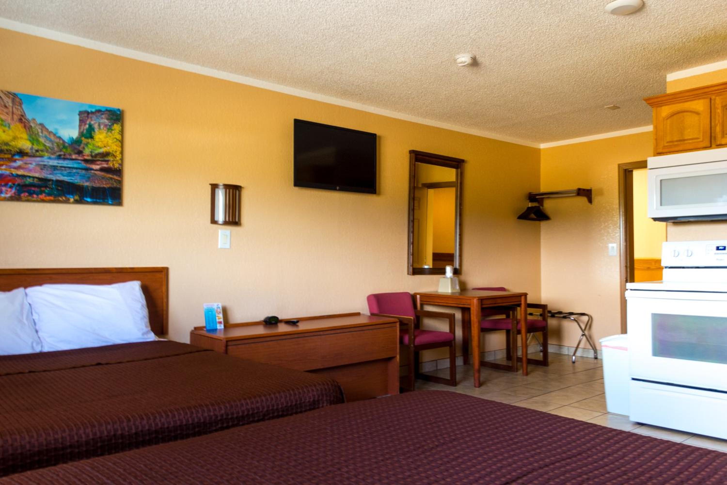 Deluxe Queen Room with Two Queen Beds photo 1