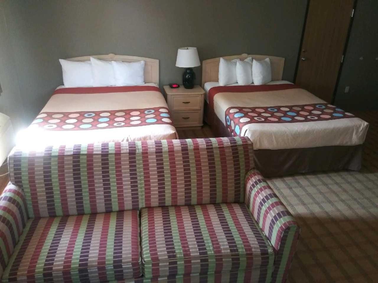 Suite With Two Queen Beds - Non-Smoking - Photo 4