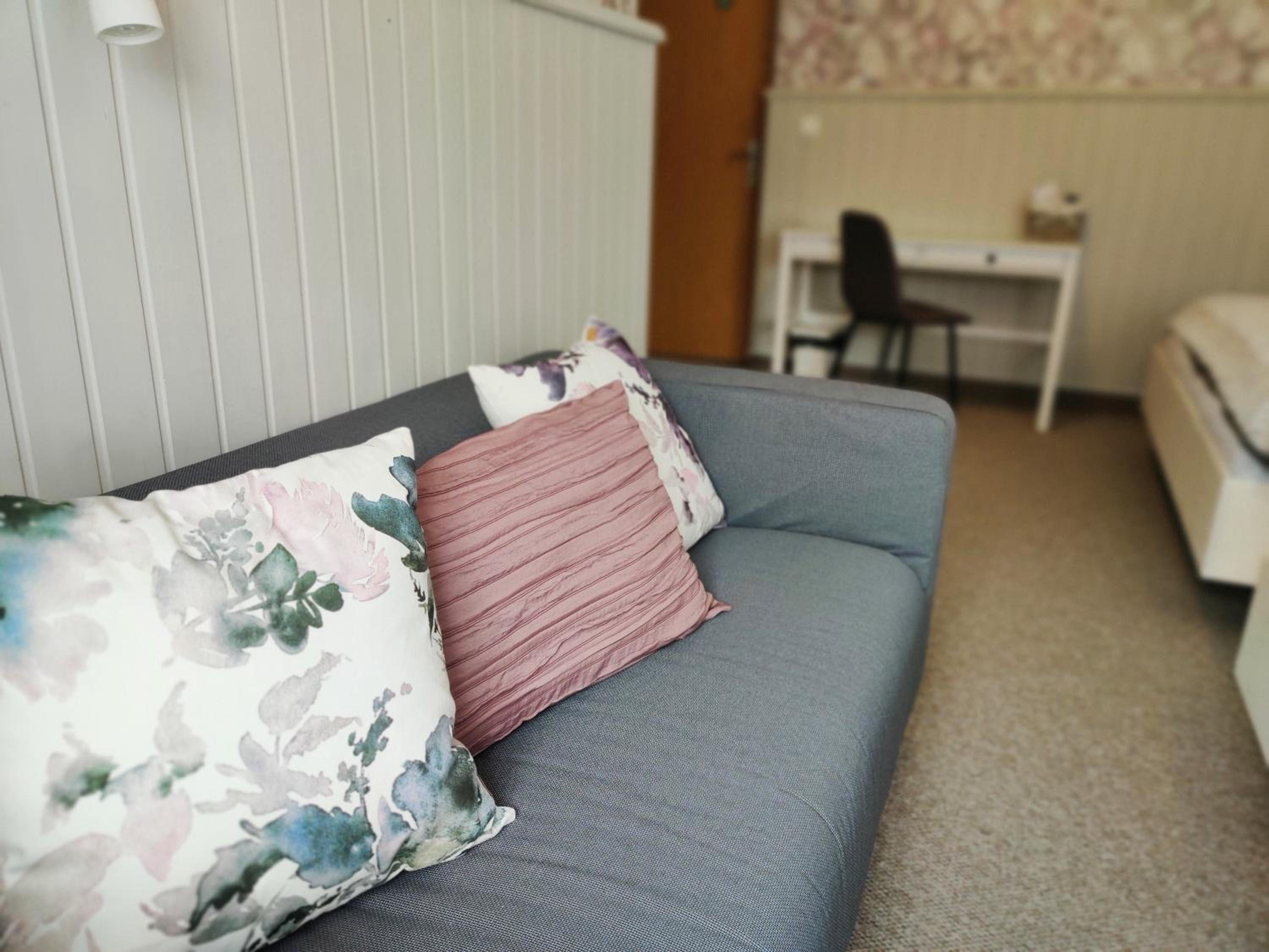 Family Room with Garden View - Photo 4