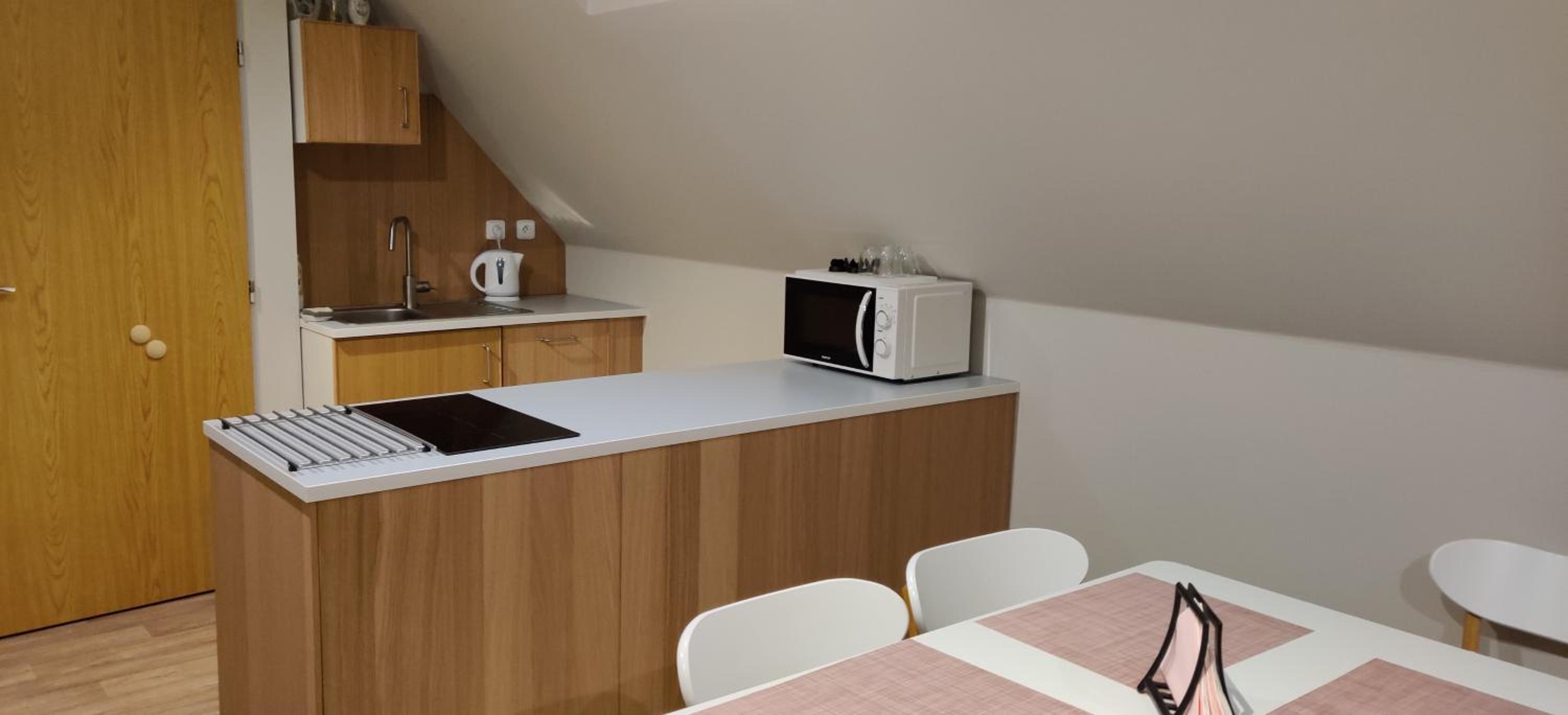 Suite - Photo 16