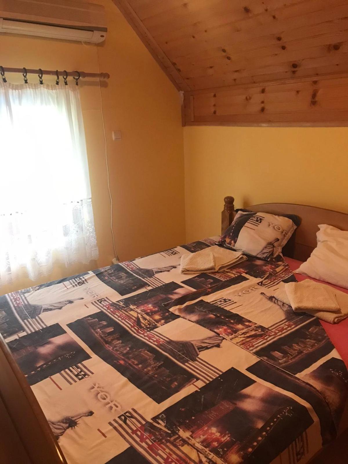 Triple Room with Private Bathroom and  air conditioning photo 1