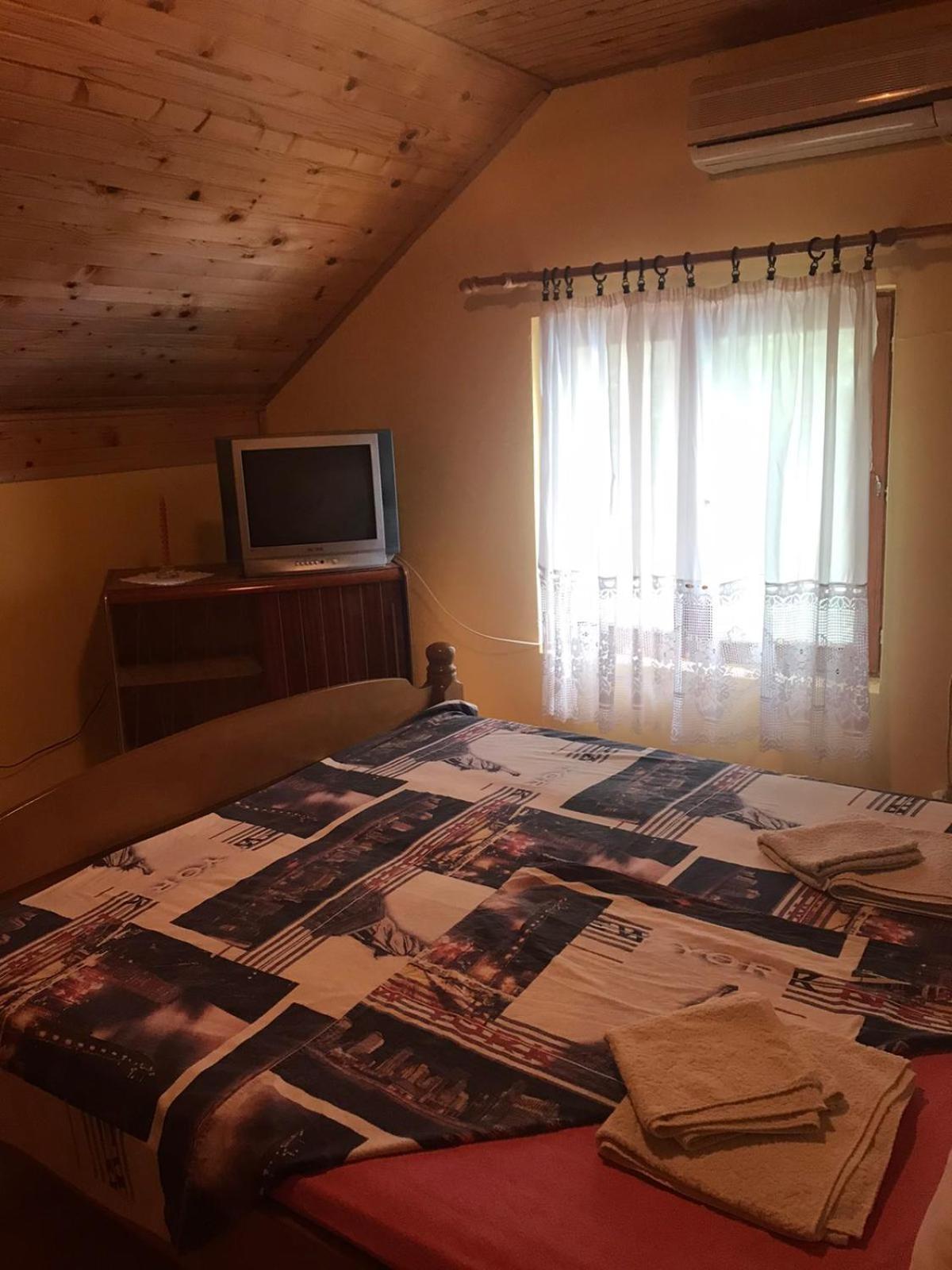 Triple Room with Private Bathroom and  air conditioning photo 2