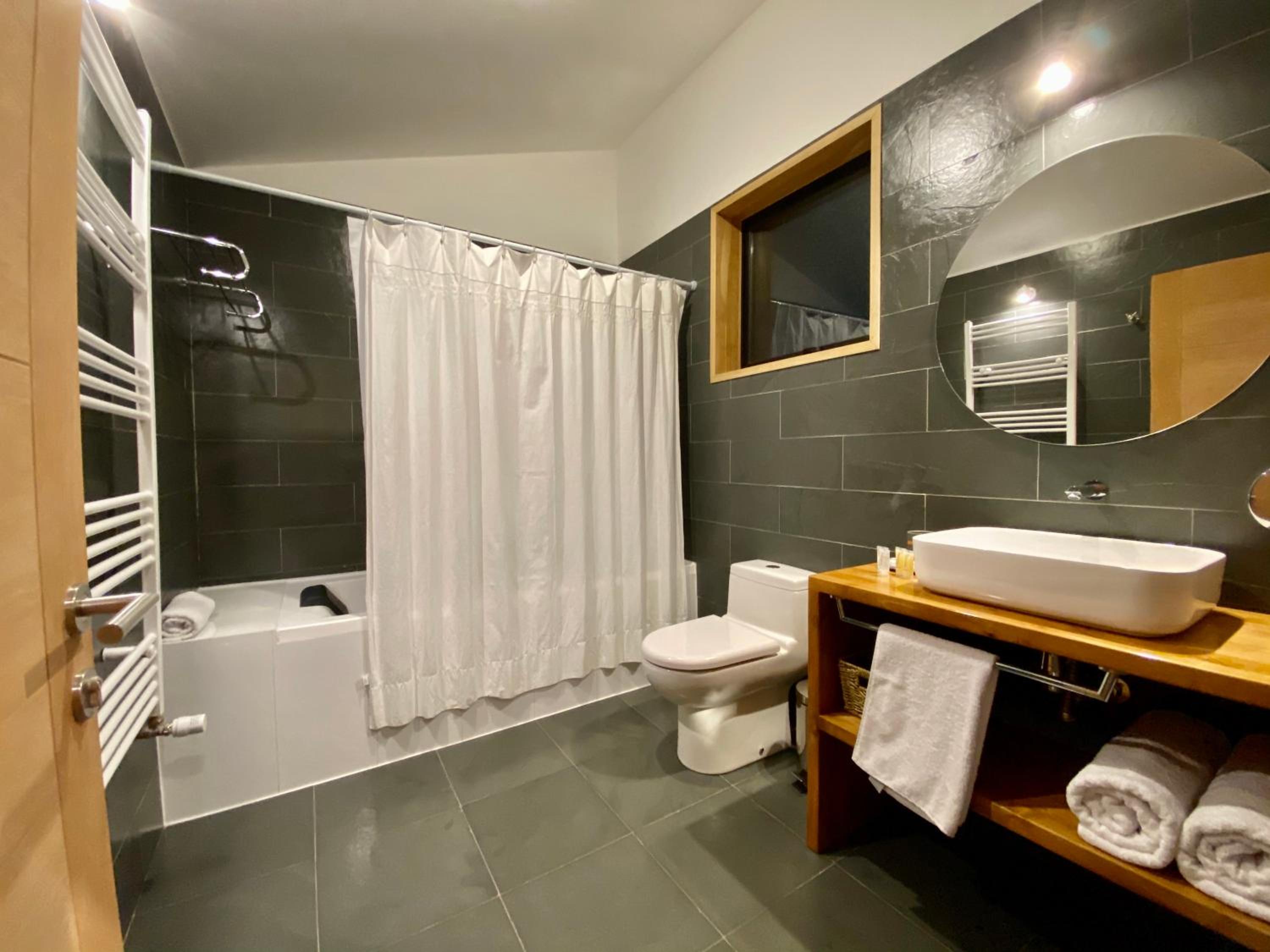 Superior Deluxe Double or Twin Room  photo 3