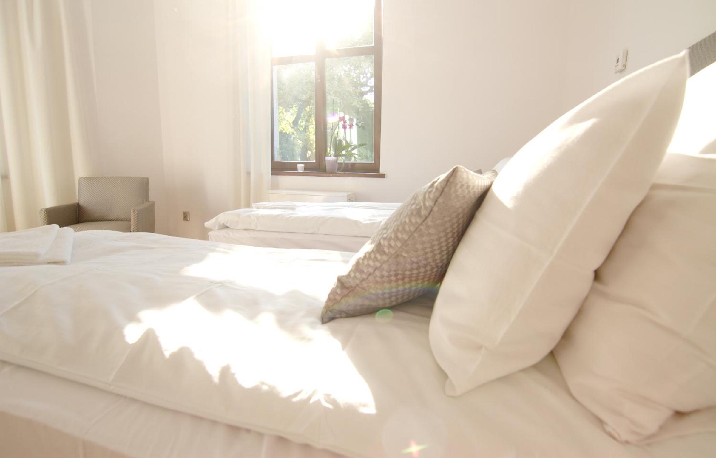 Double or Twin Room with Private Bathroom - Photo 1