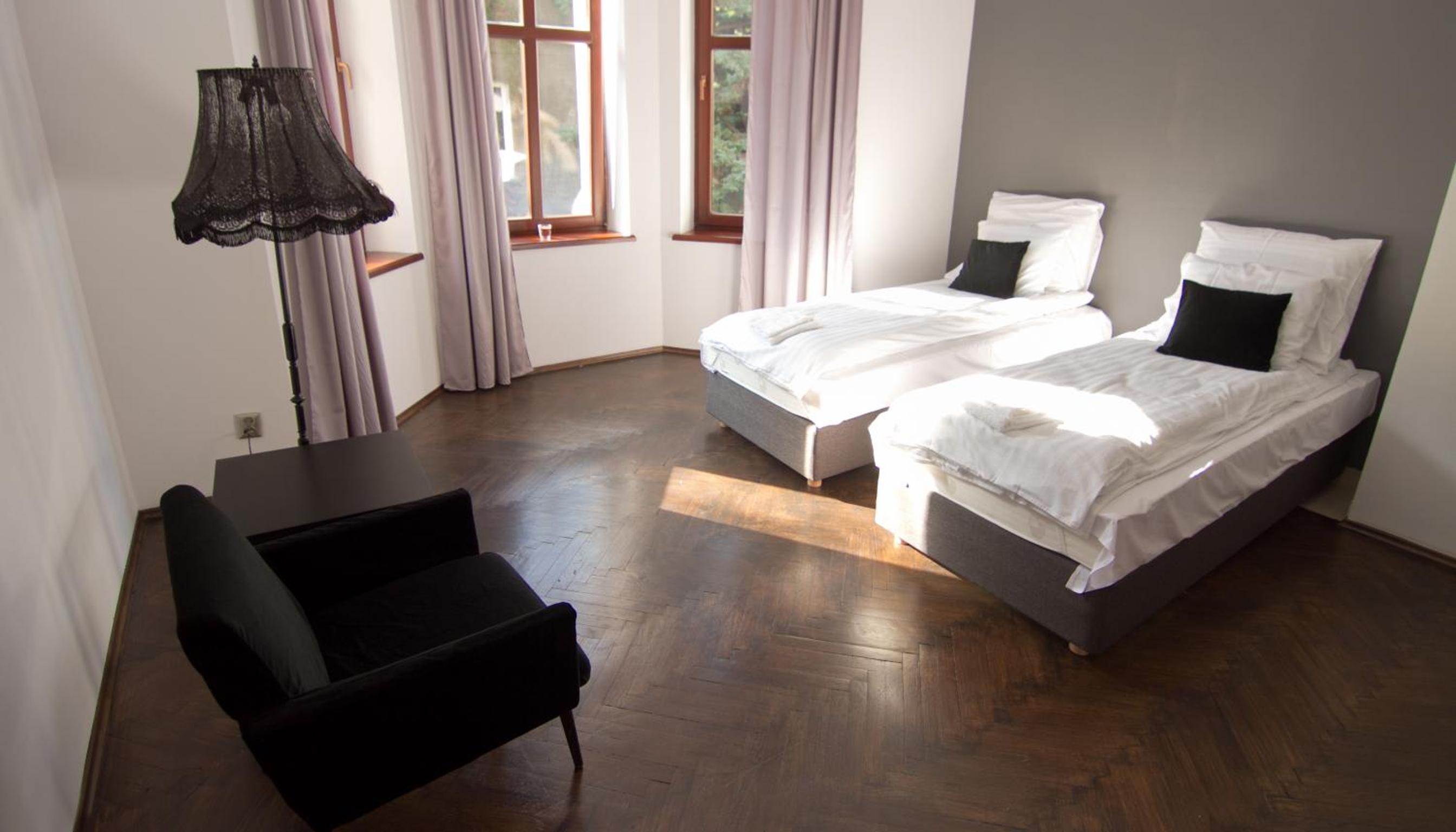 Double or Twin Room with Private Bathroom - Photo 12