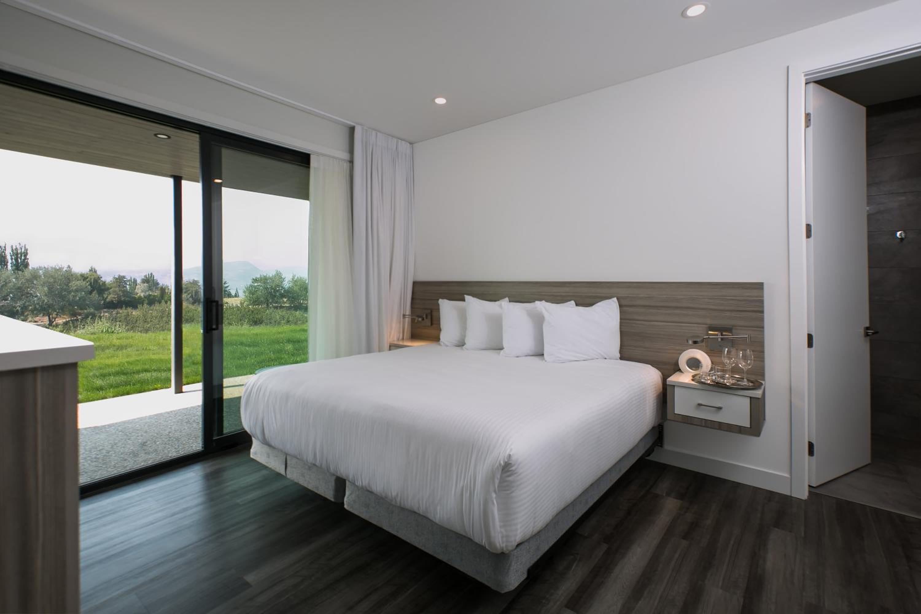 Suite with Lake View photo 1