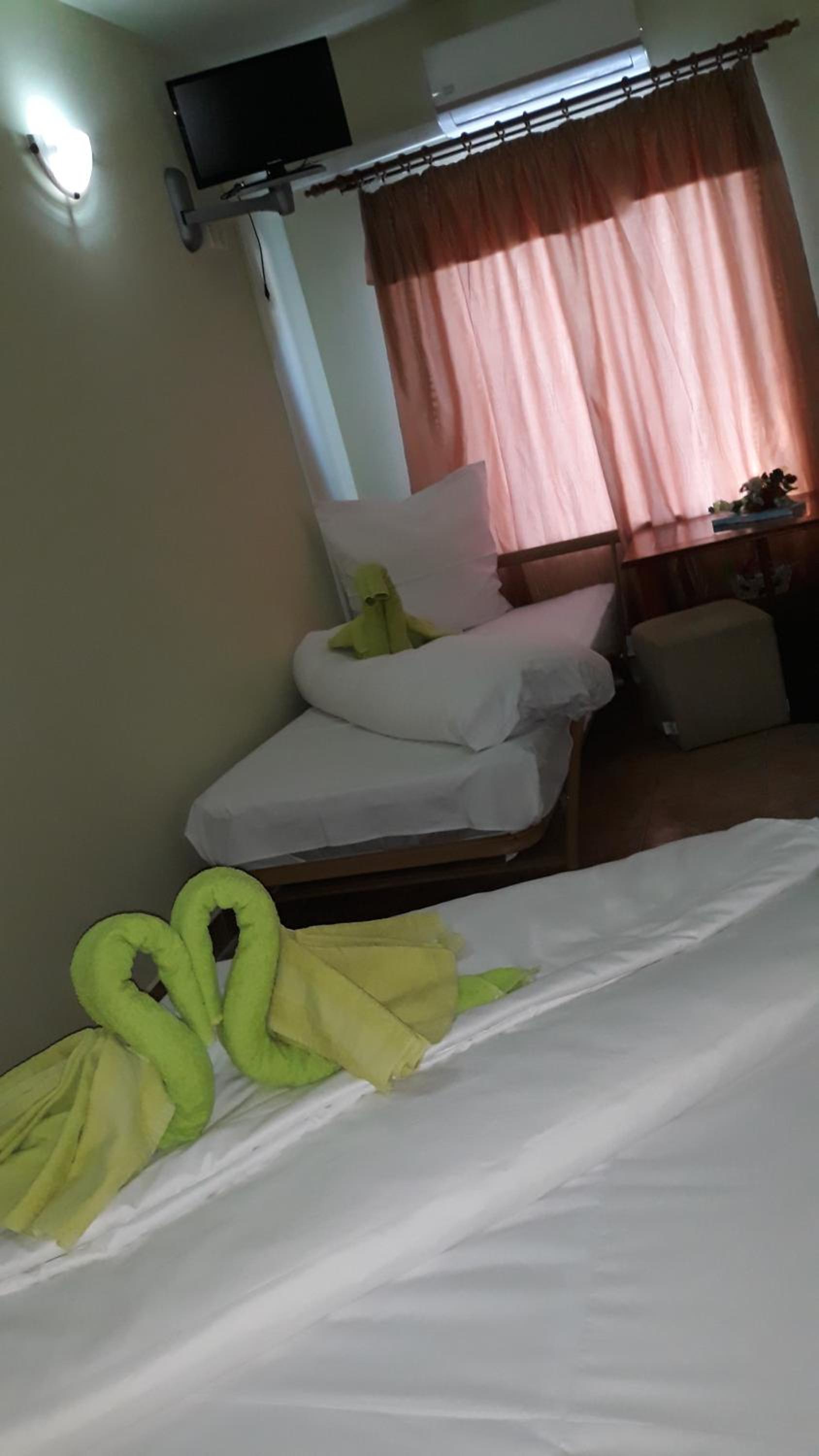 Double Room with Extra Bed photo 1