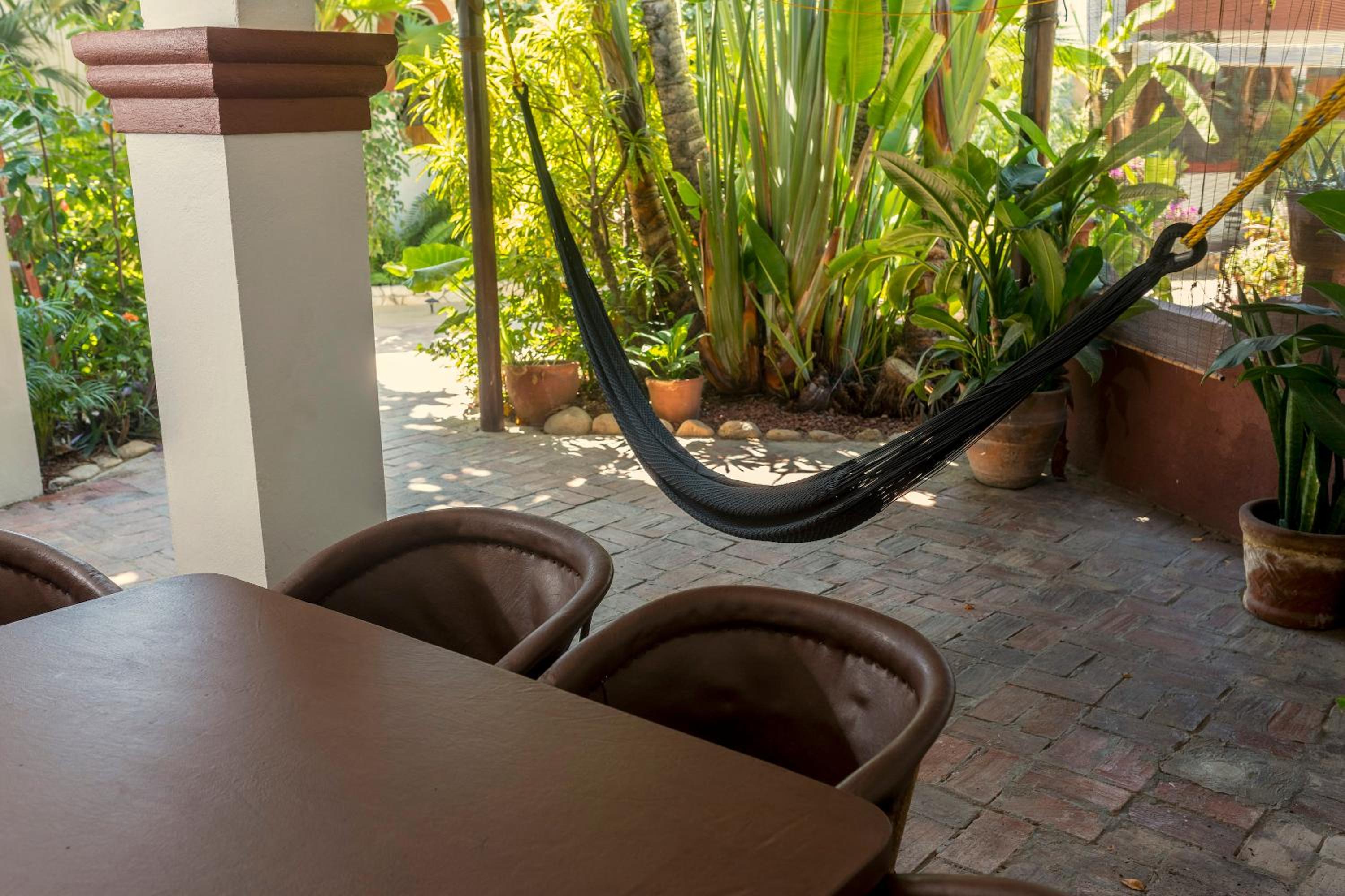 Family Room with Garden View - Photo 3