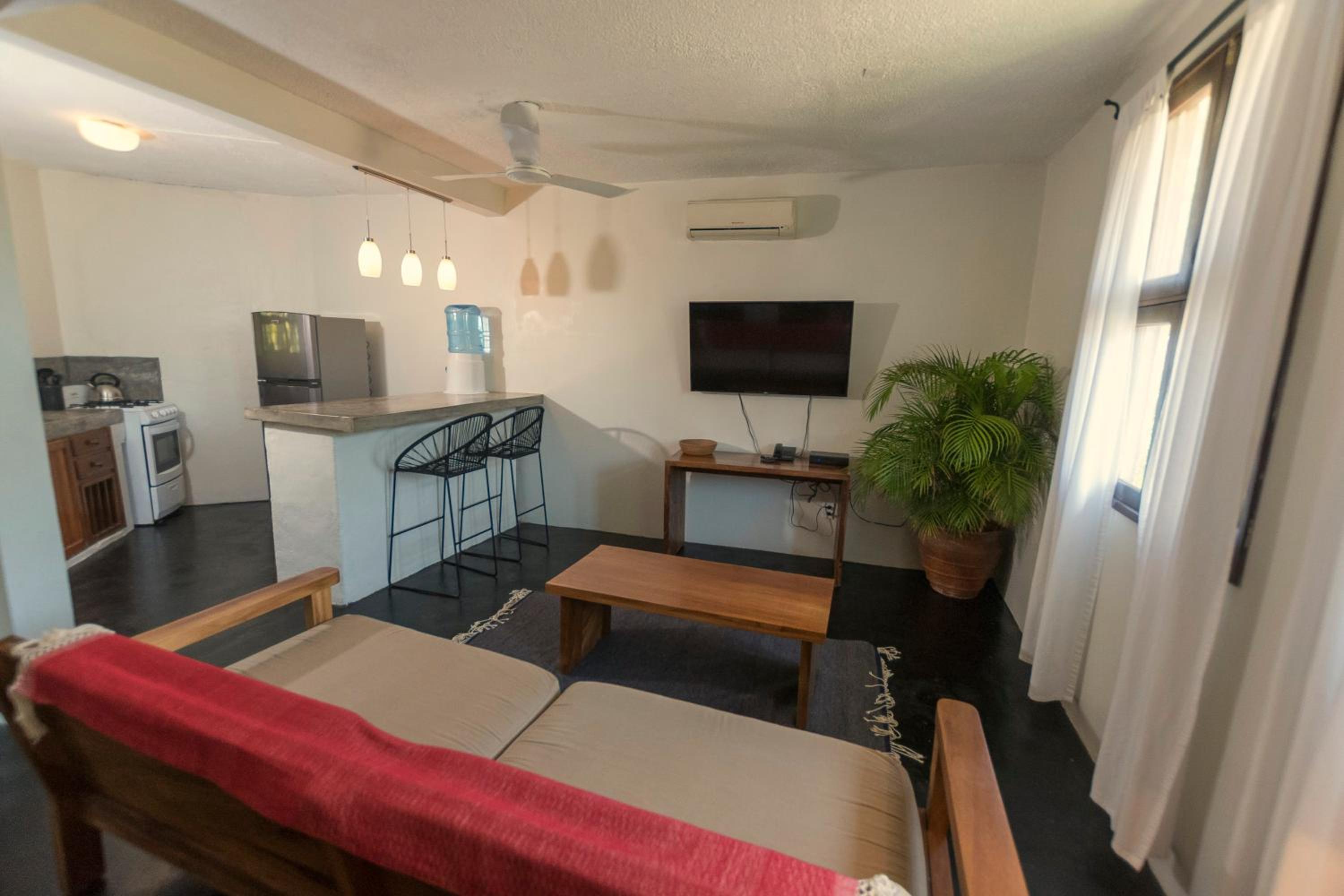 Family Room with Garden View - Photo 7