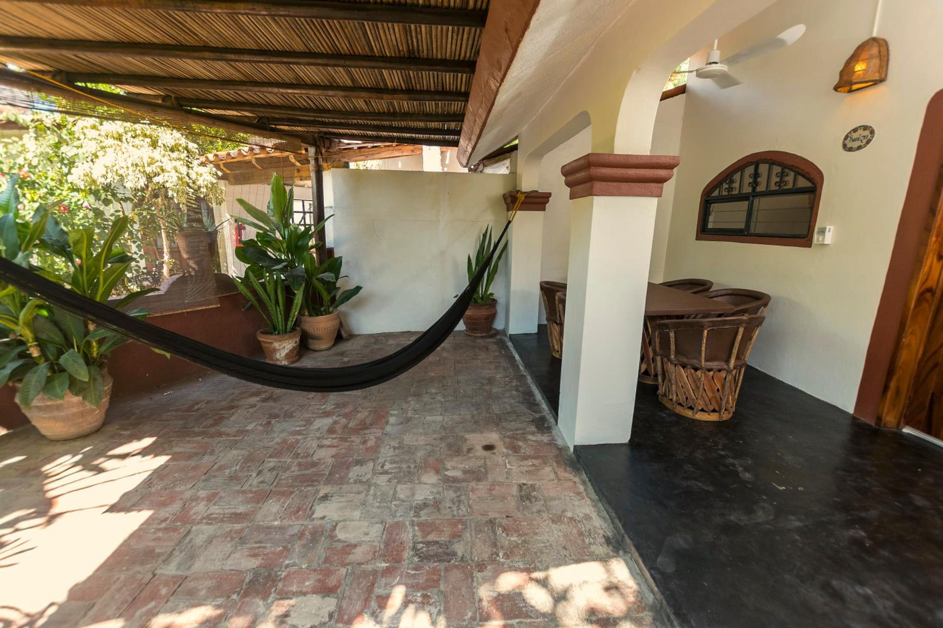 Family Room with Garden View - Photo 4