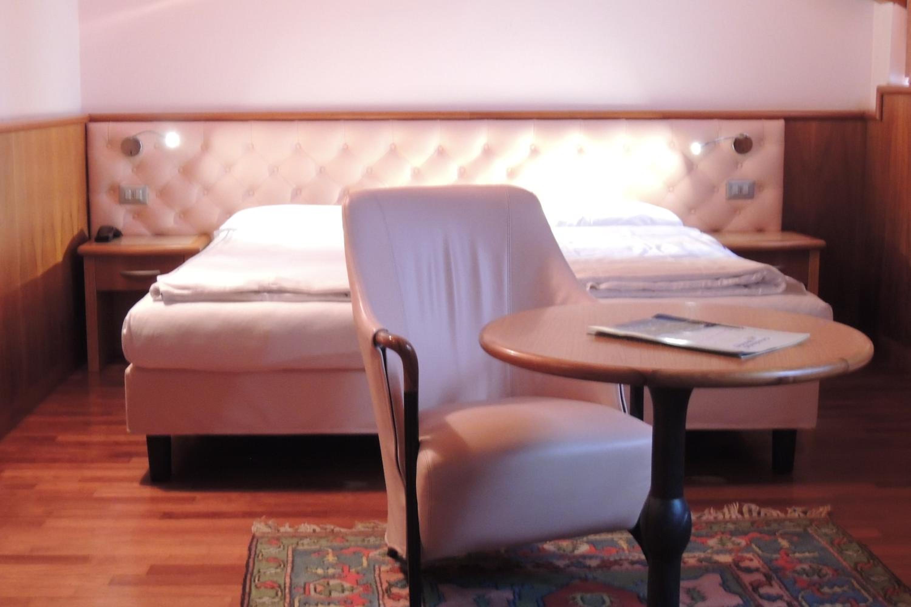 Standard Double or Twin Room - Photo 3