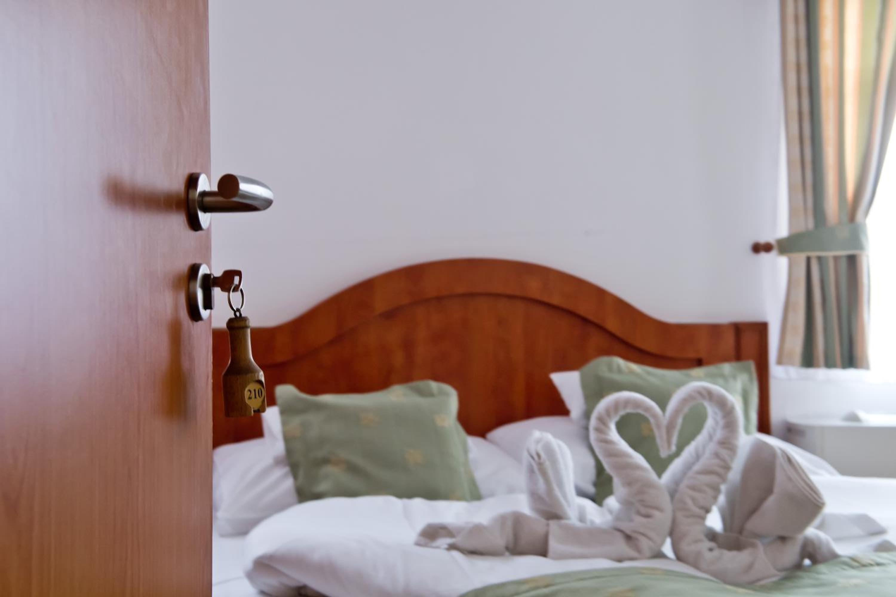 Standard Queen Room - Photo 2