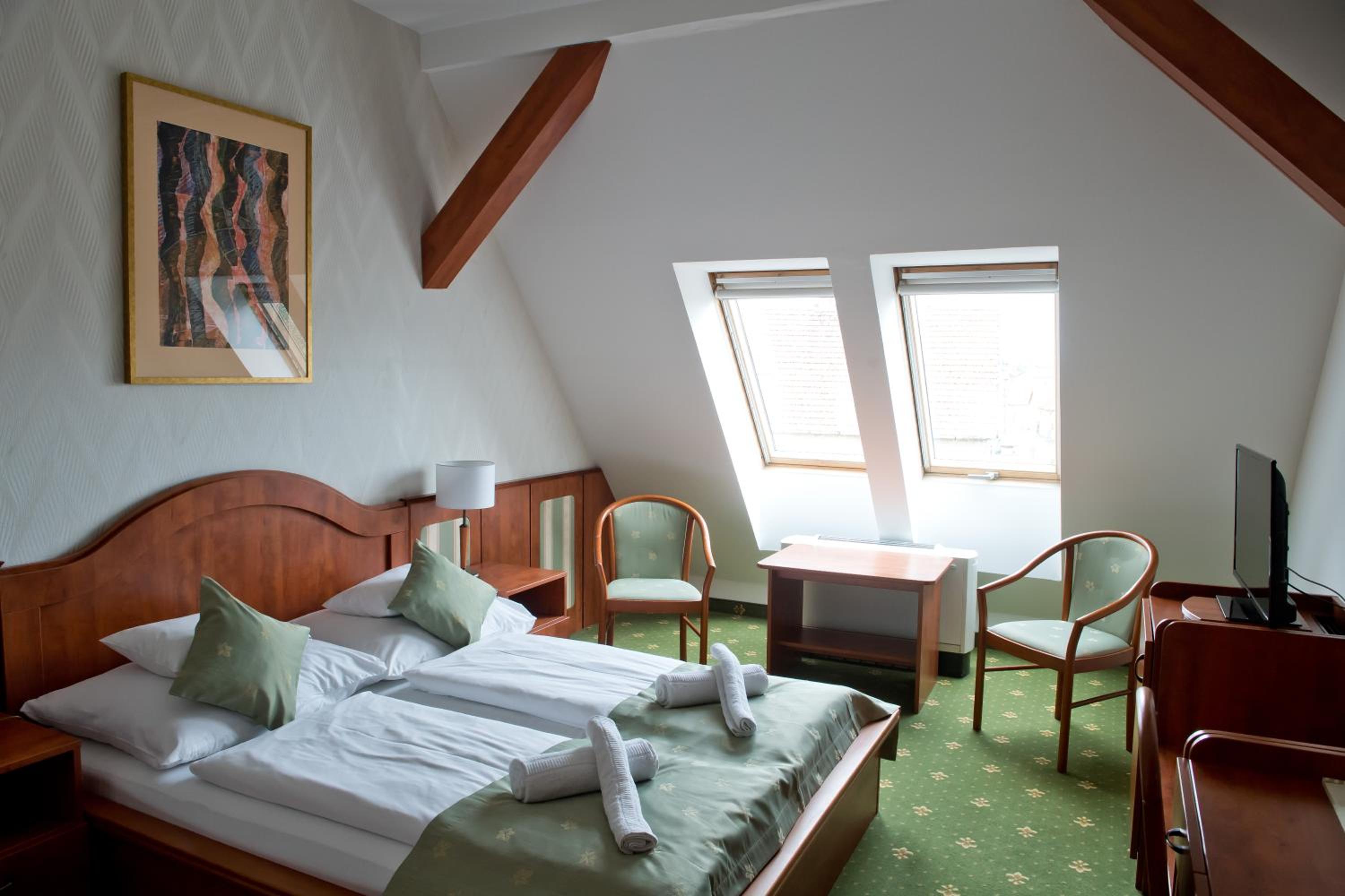 Standard Queen Room - Photo 4