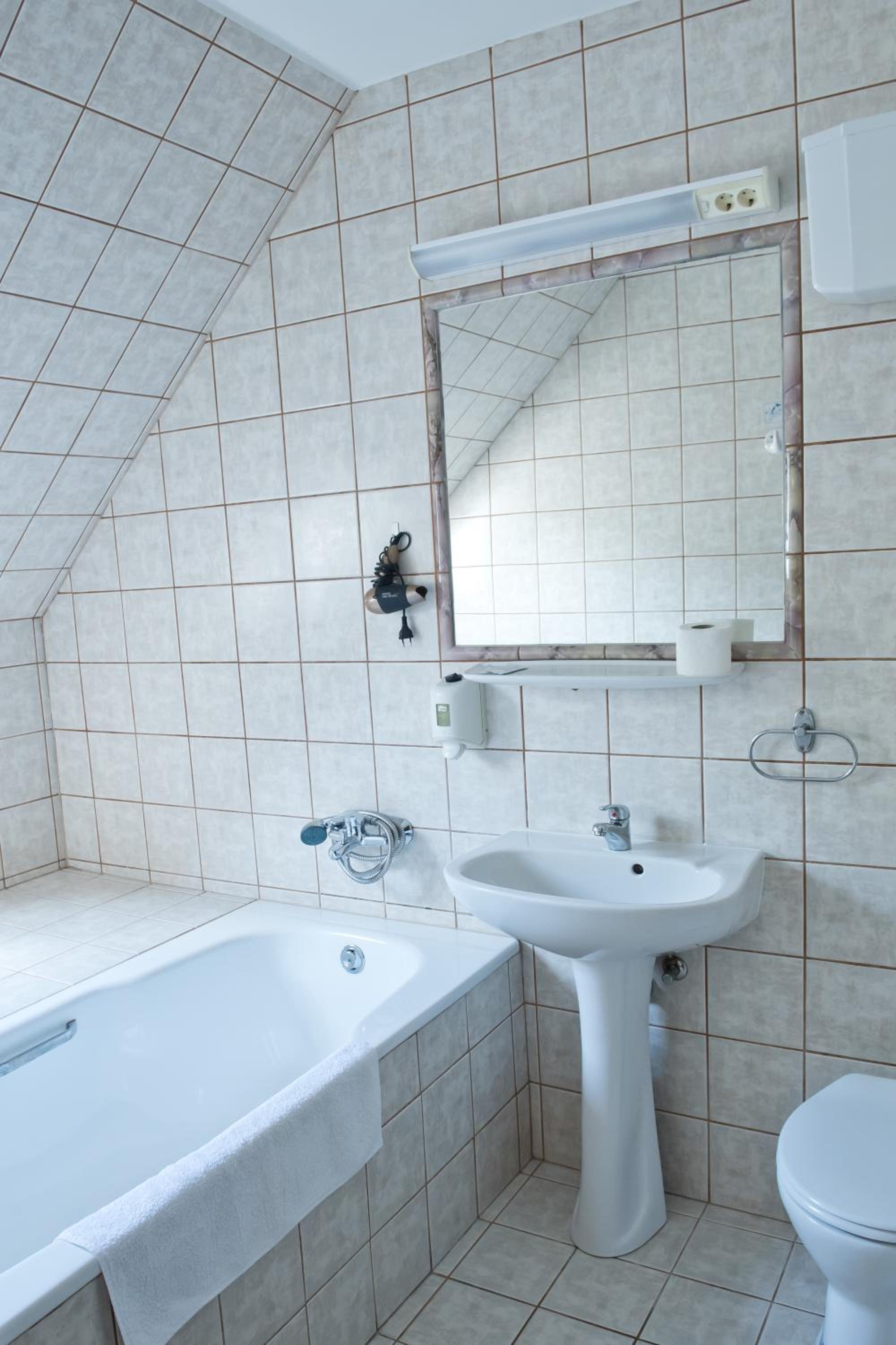 Classic Double Room - Photo 9