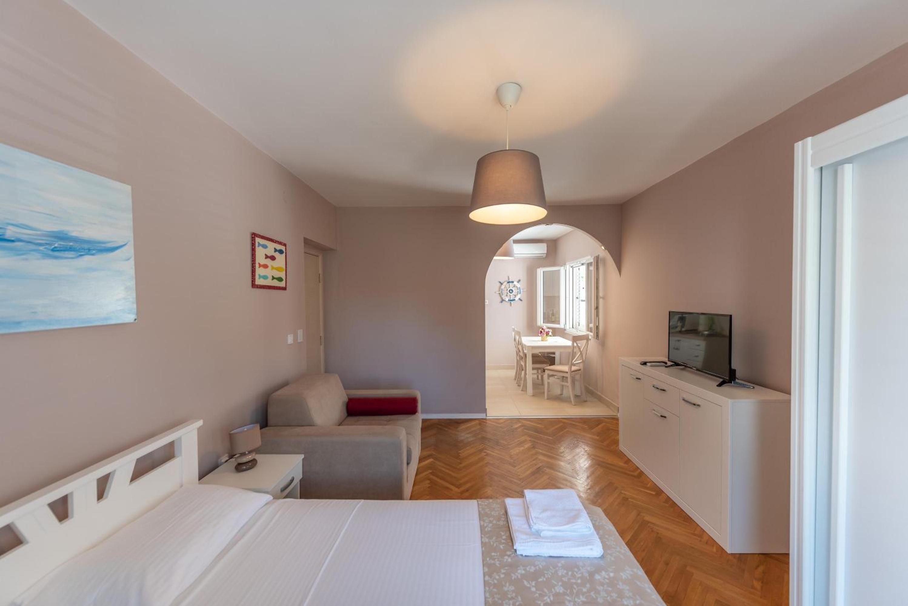 Apartment With Terrace - City View