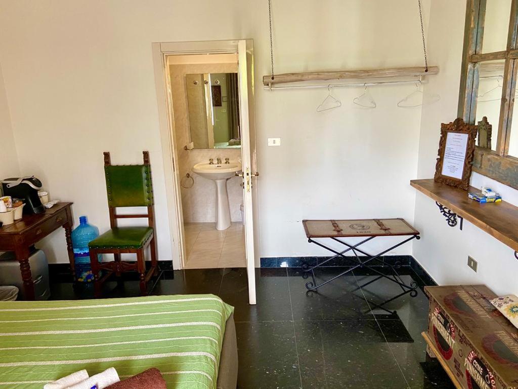 Single Room with Private Bathroom photo 2