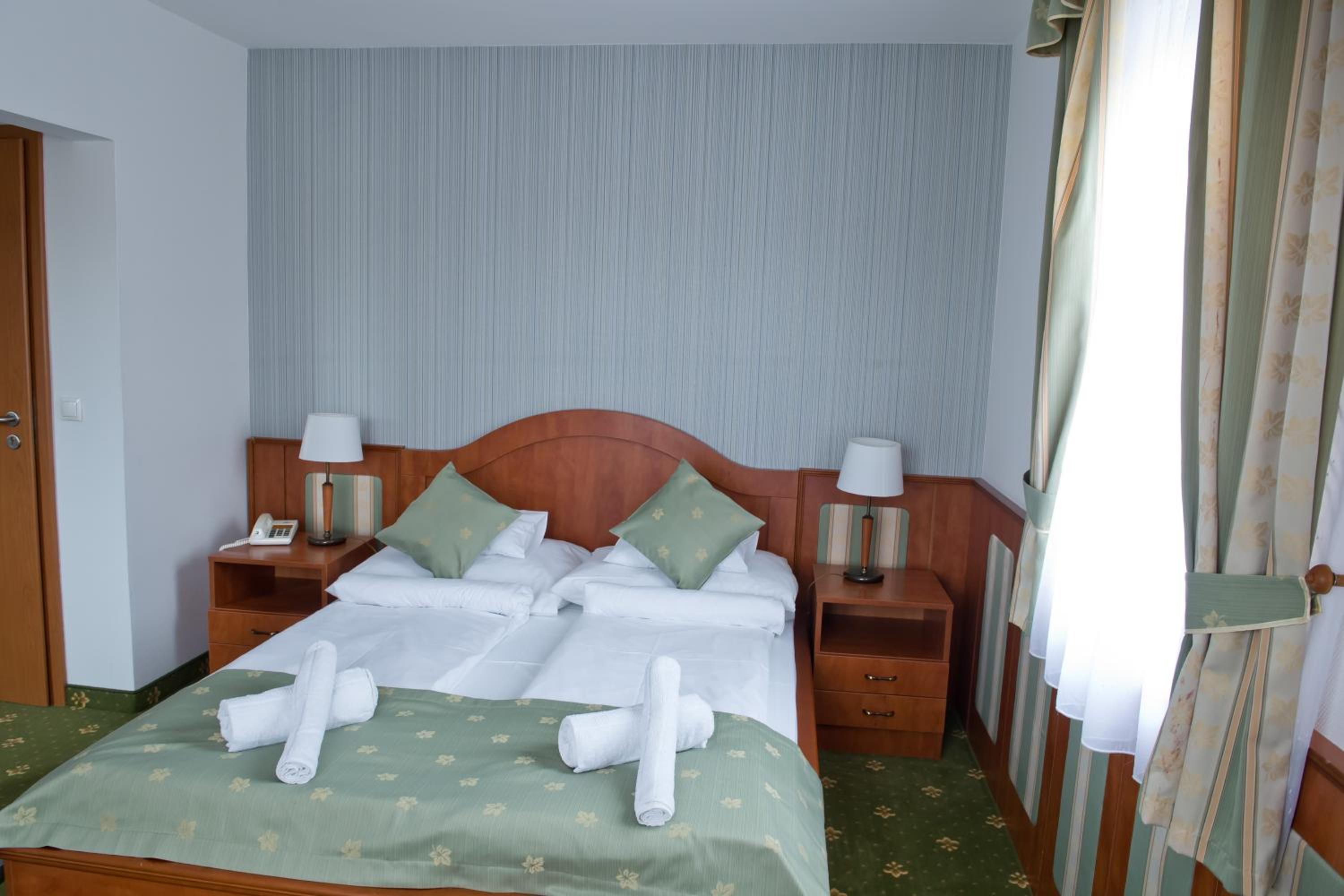 Standard Queen Room - Photo 1