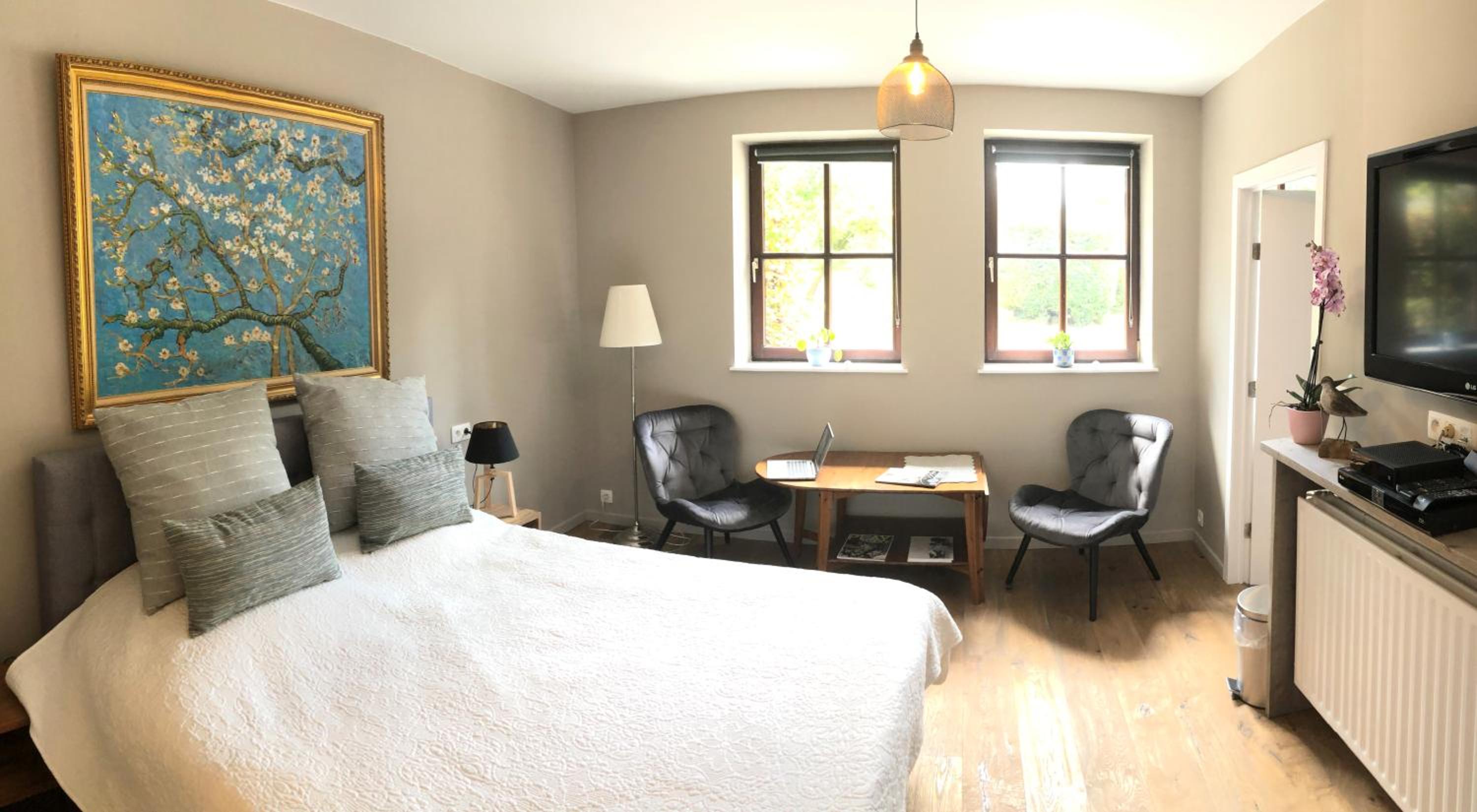 Deluxe Double Room with Shower photo 3