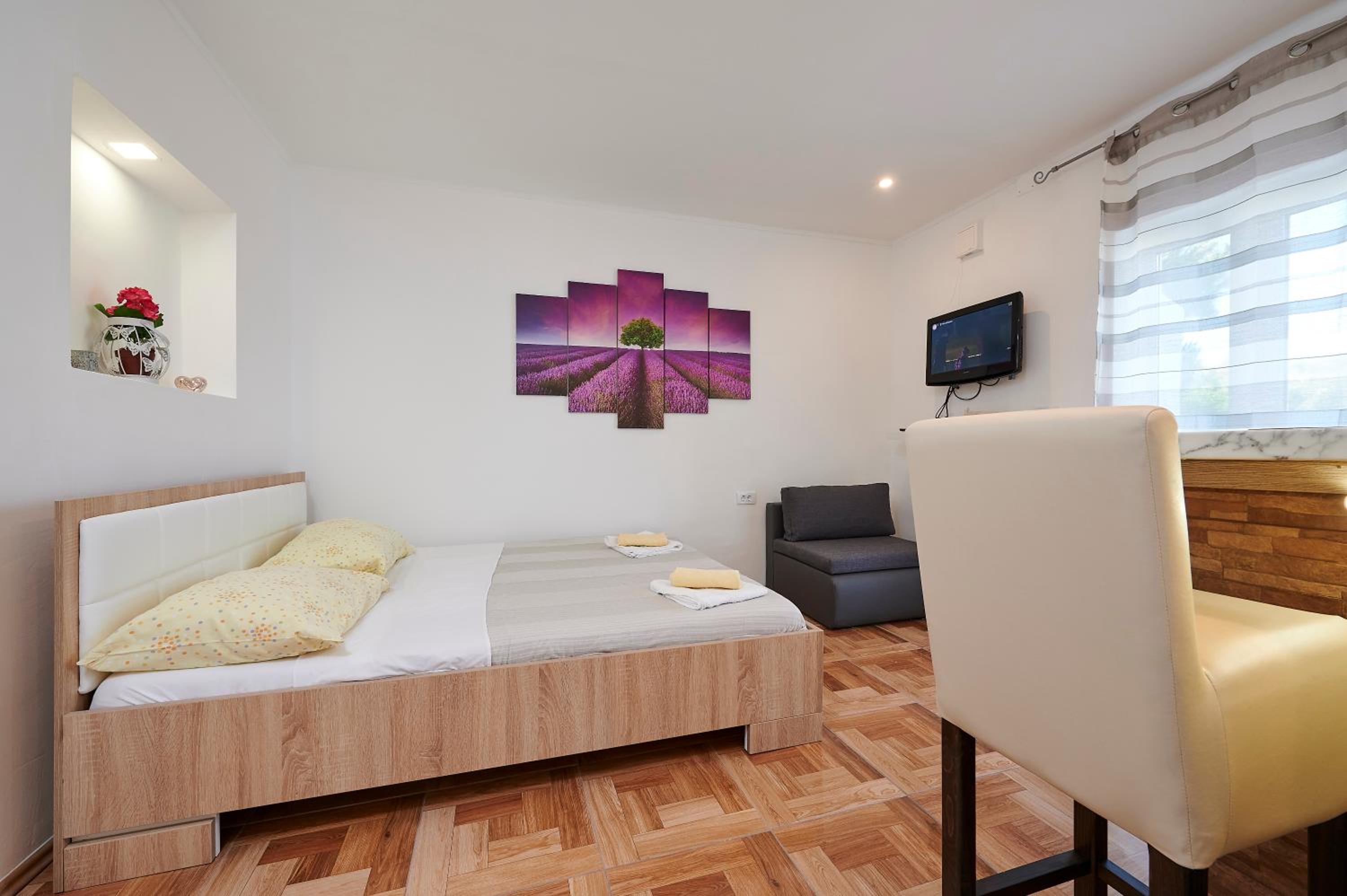 Studio (2 Adults)