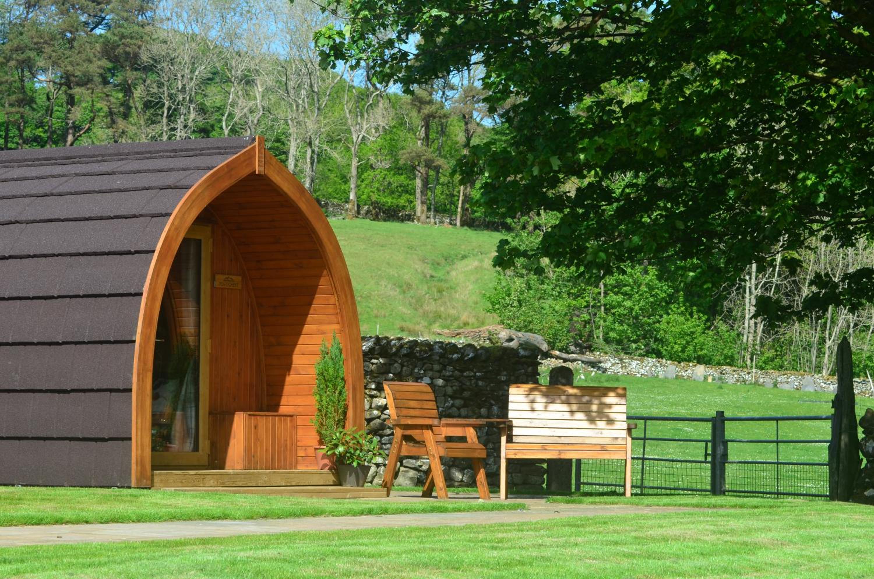 Double room with Patio and Hot Tub (Pen-y-ghent)