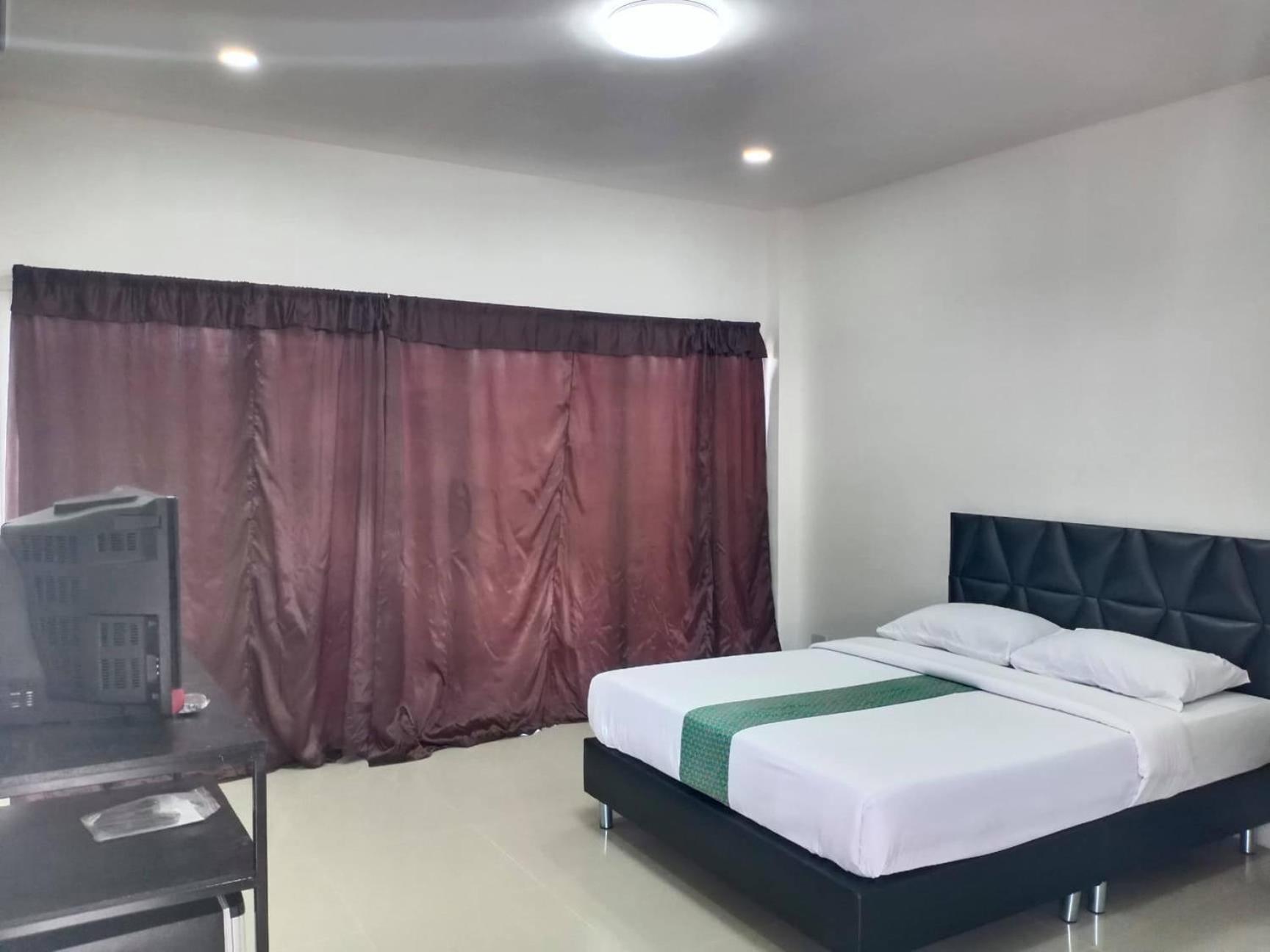 Queen Room with Balcony photo 1