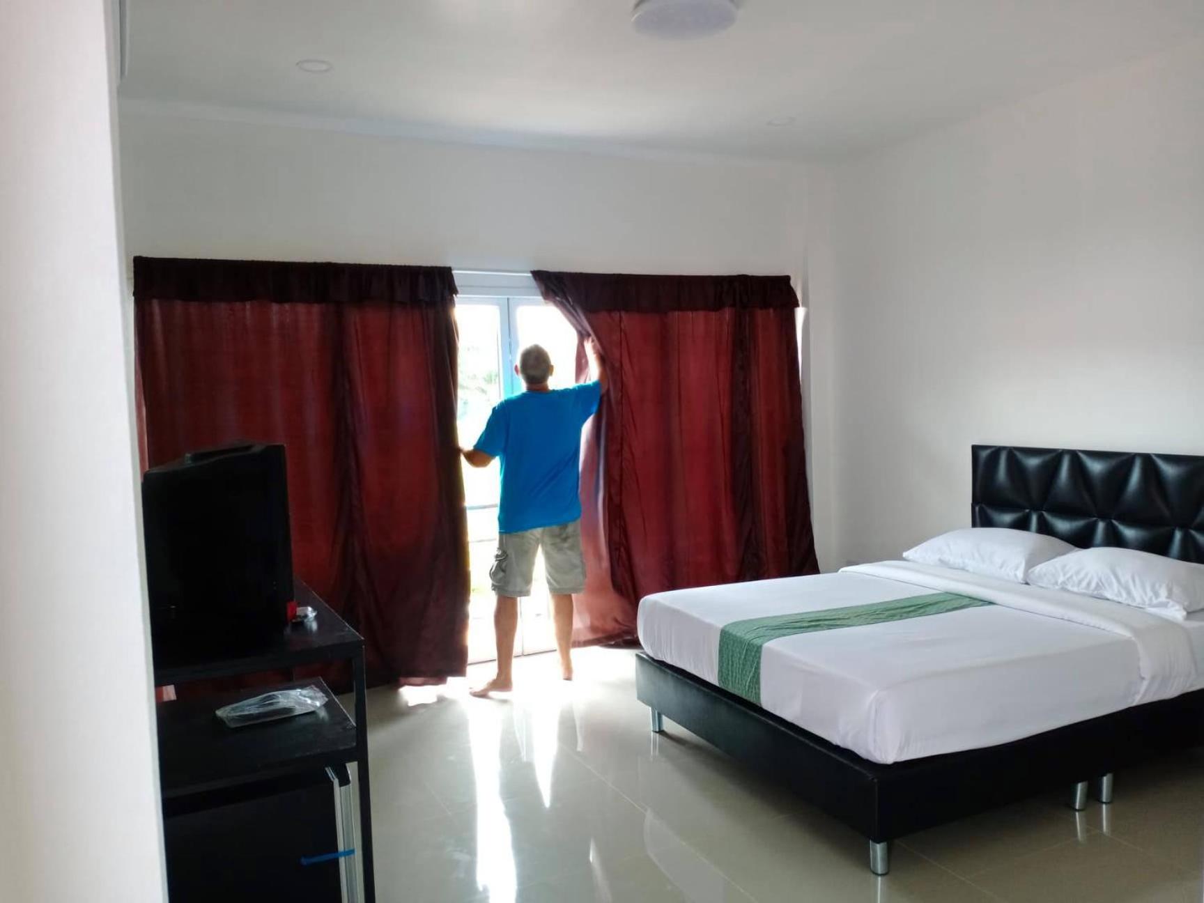 Queen Room with Balcony photo 2