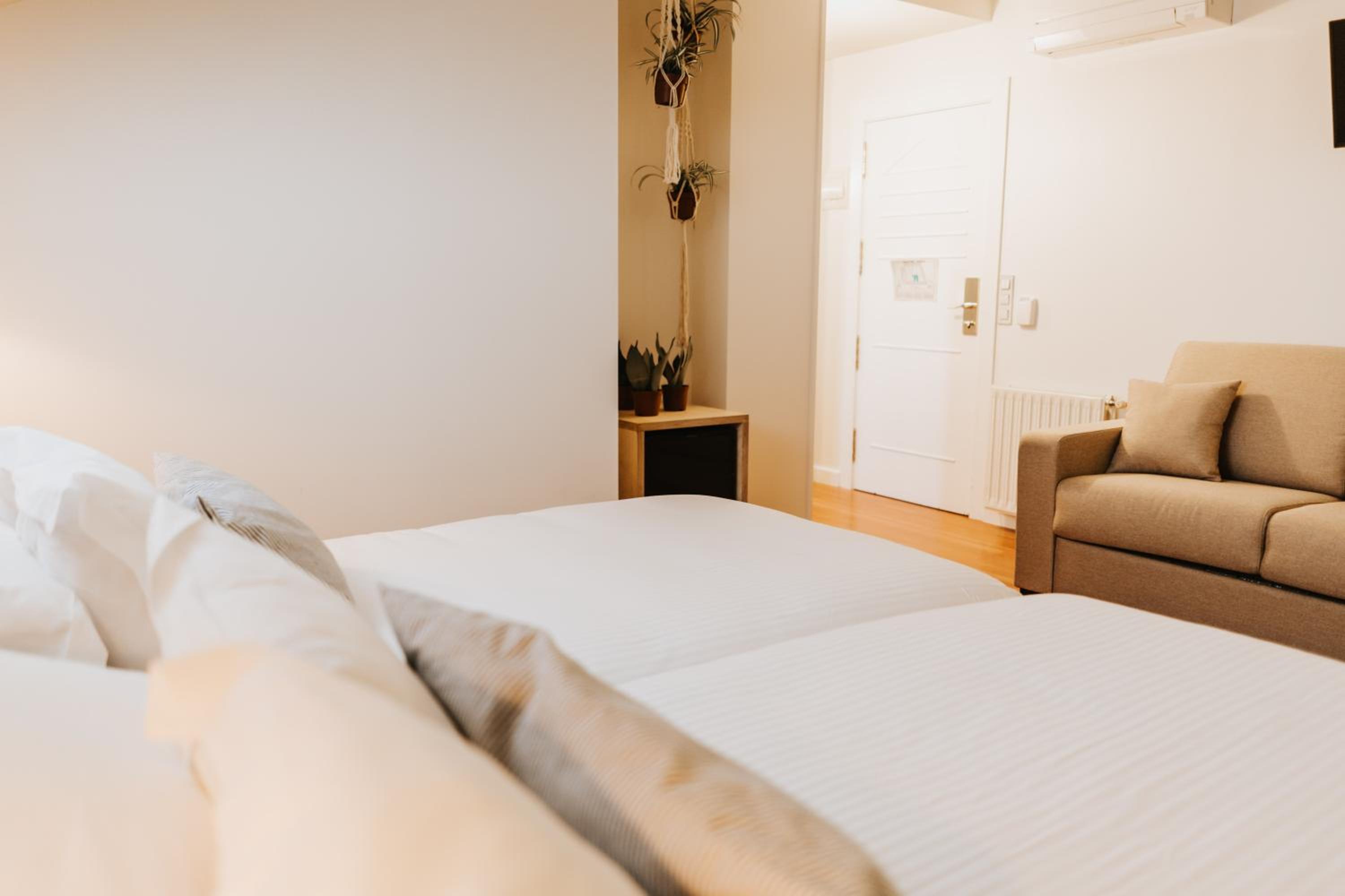 Triple Room (2 Adults + 1 Child) - Photo 3
