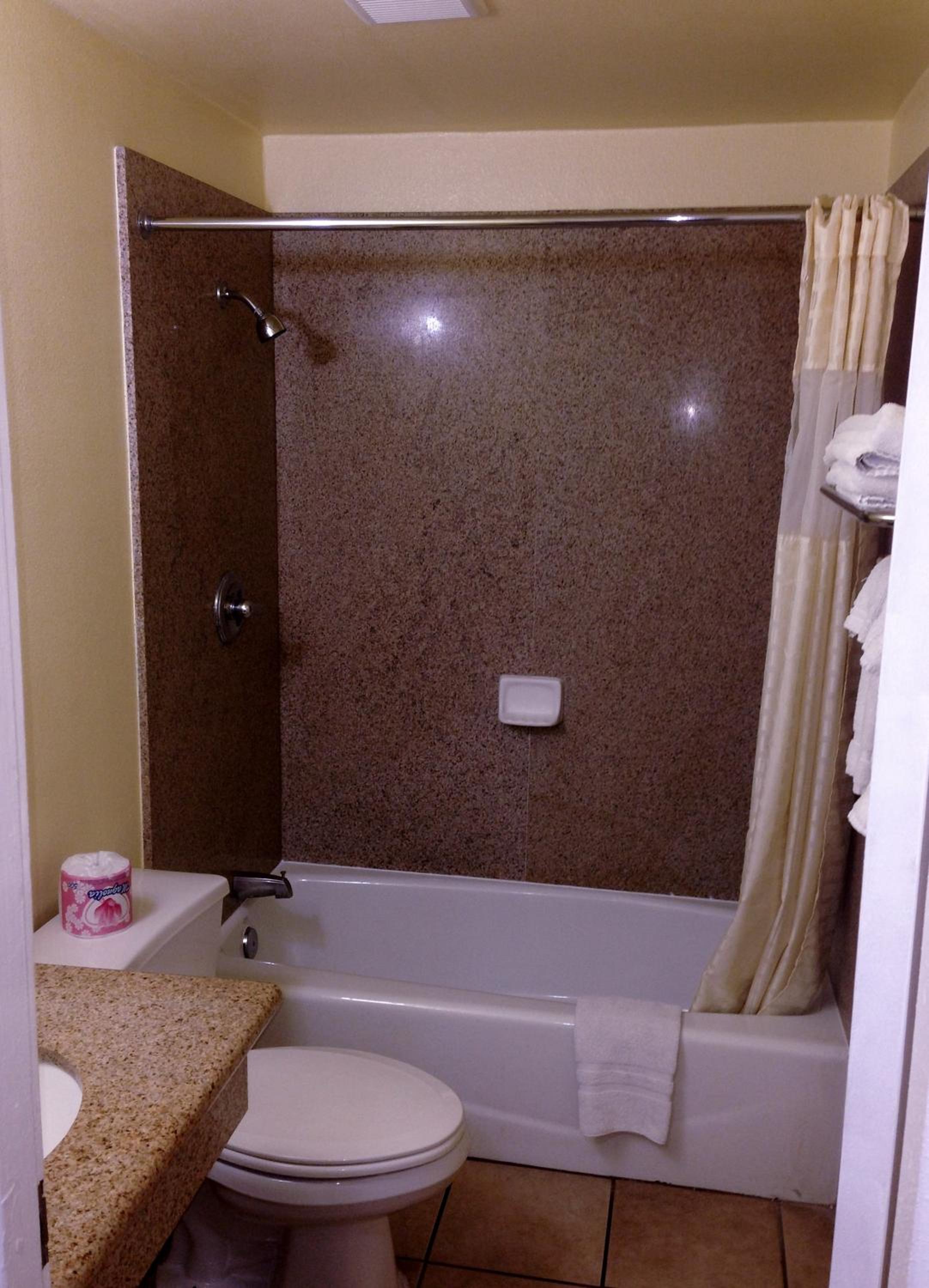 King Room - Non-Smoking - Photo 2