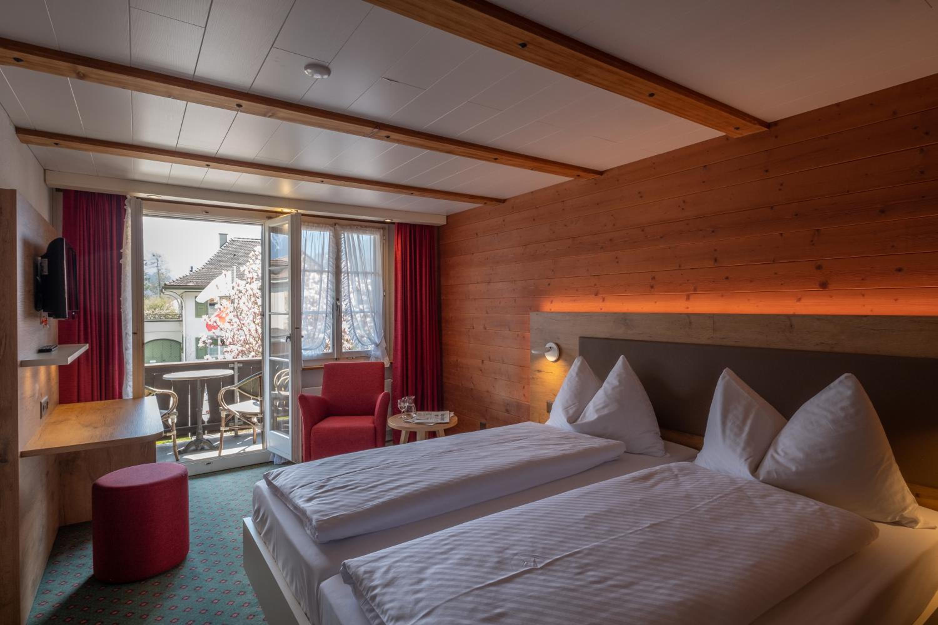 Double Room with Balcony - Photo 4