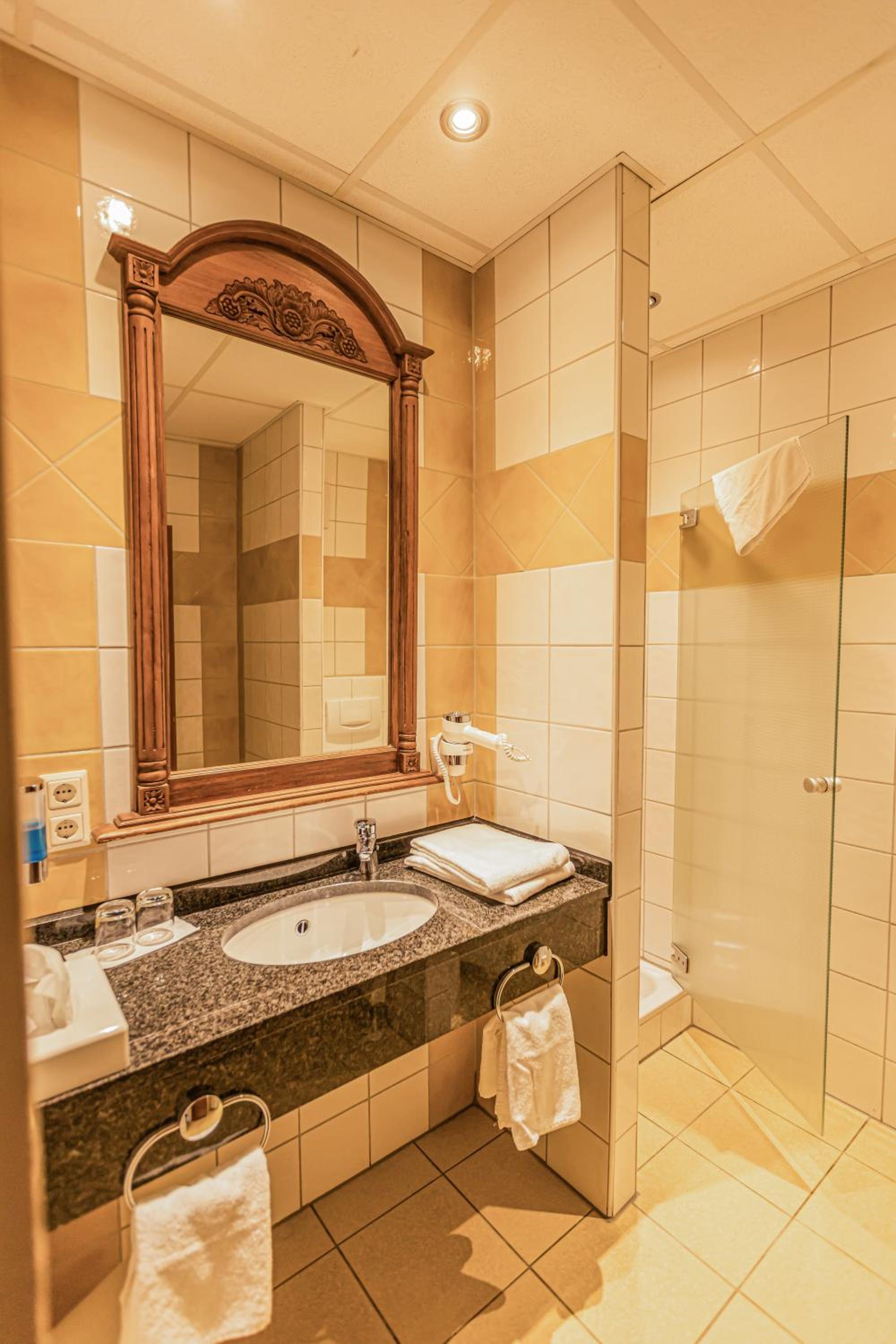 Standard Double Room - Photo 6
