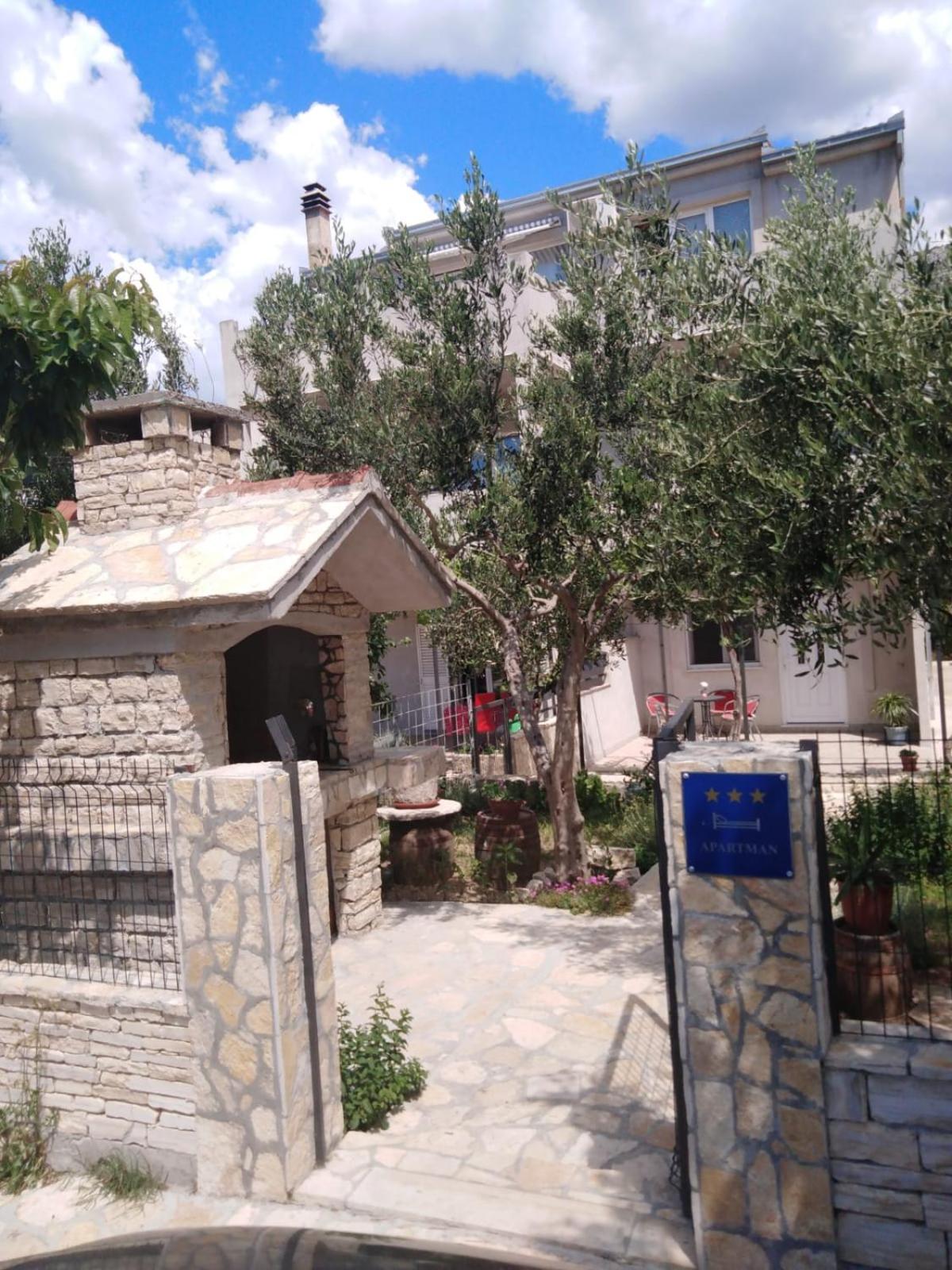 Apartment - Photo 32