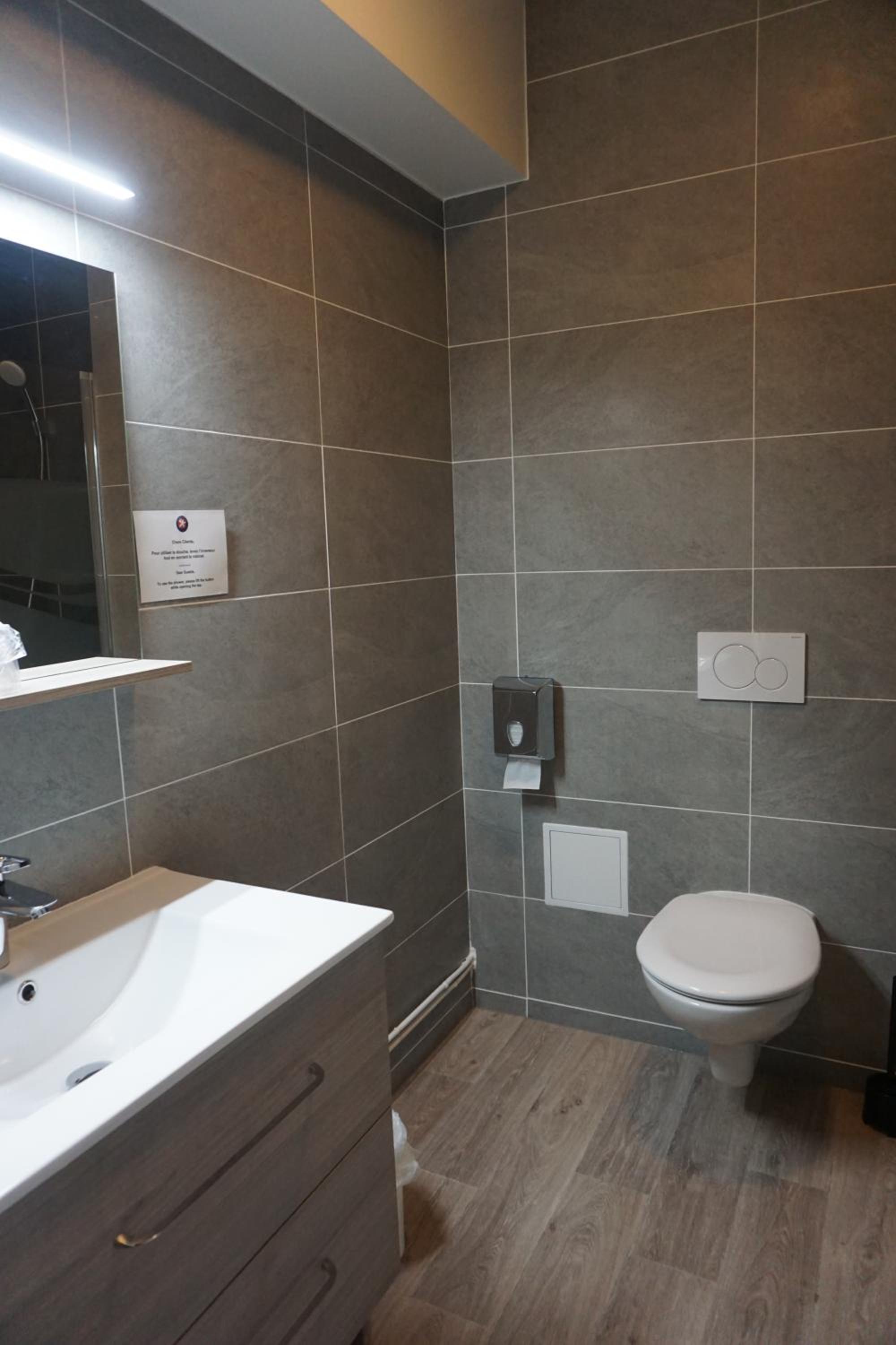 Standard Double Room - Photo 3