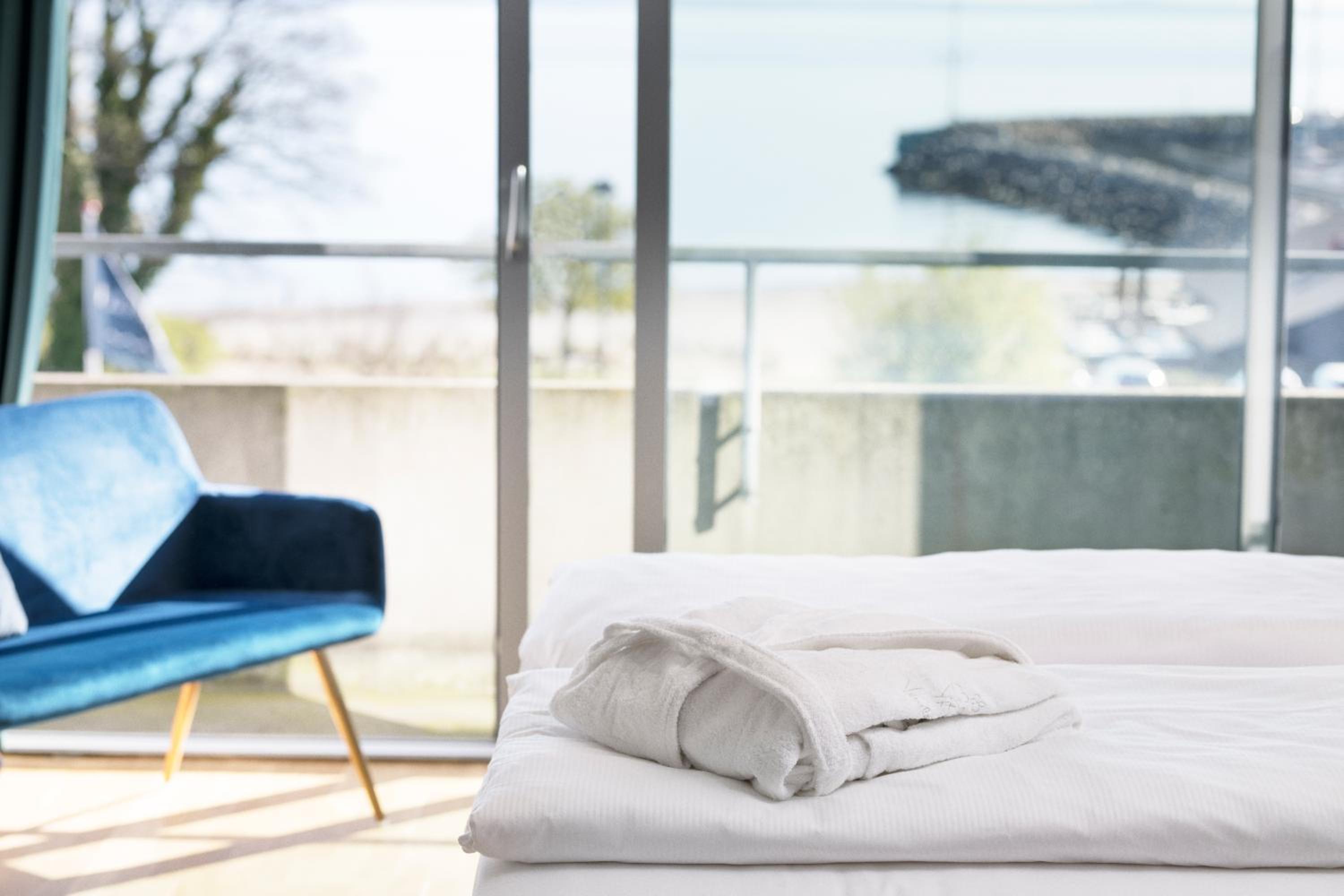 Double Room with Sea View - Photo 17