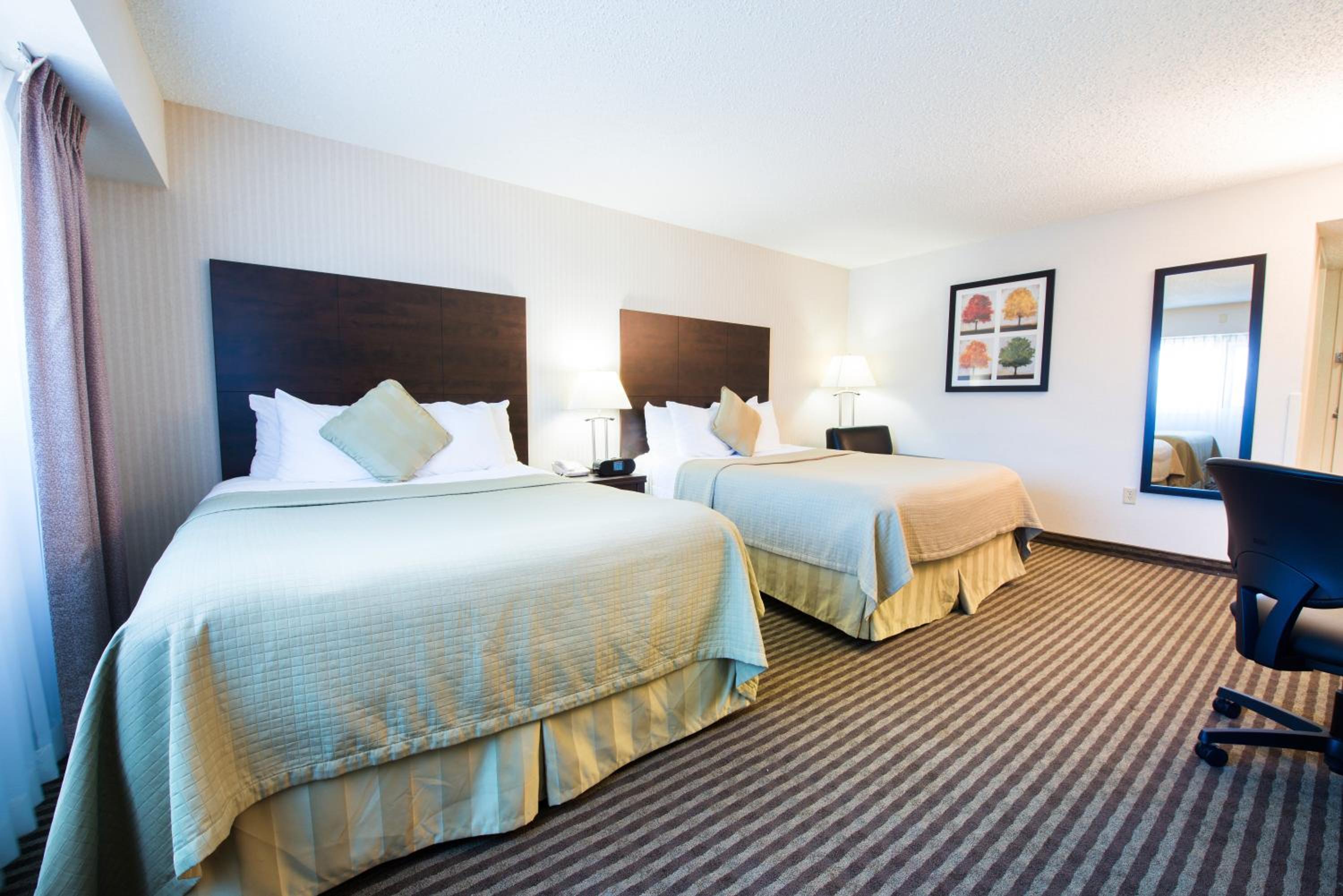 Queen Room with Two Queen Bed and Balcony - Photo 2