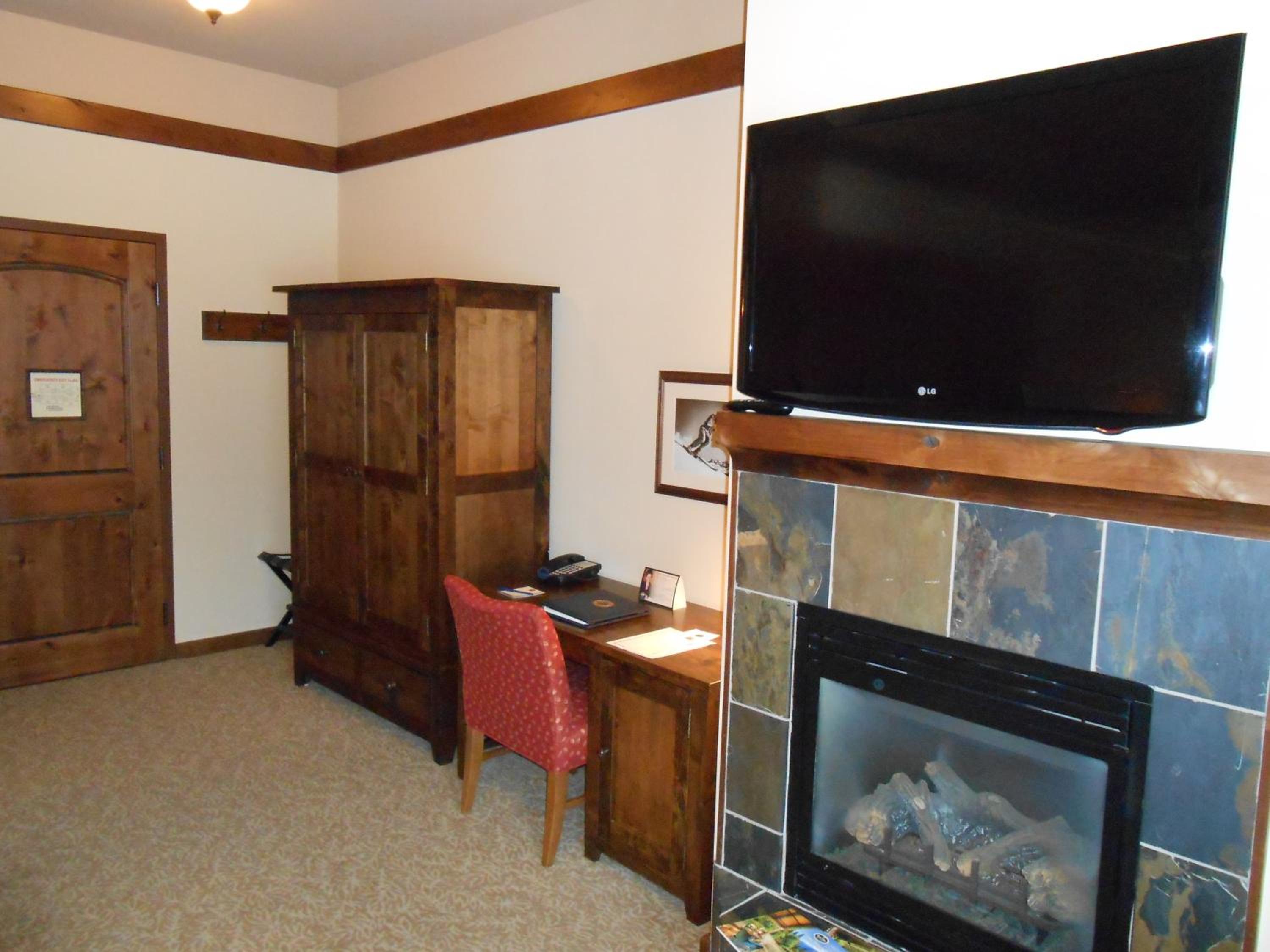 Queen Room with Two Queen Beds photo 3