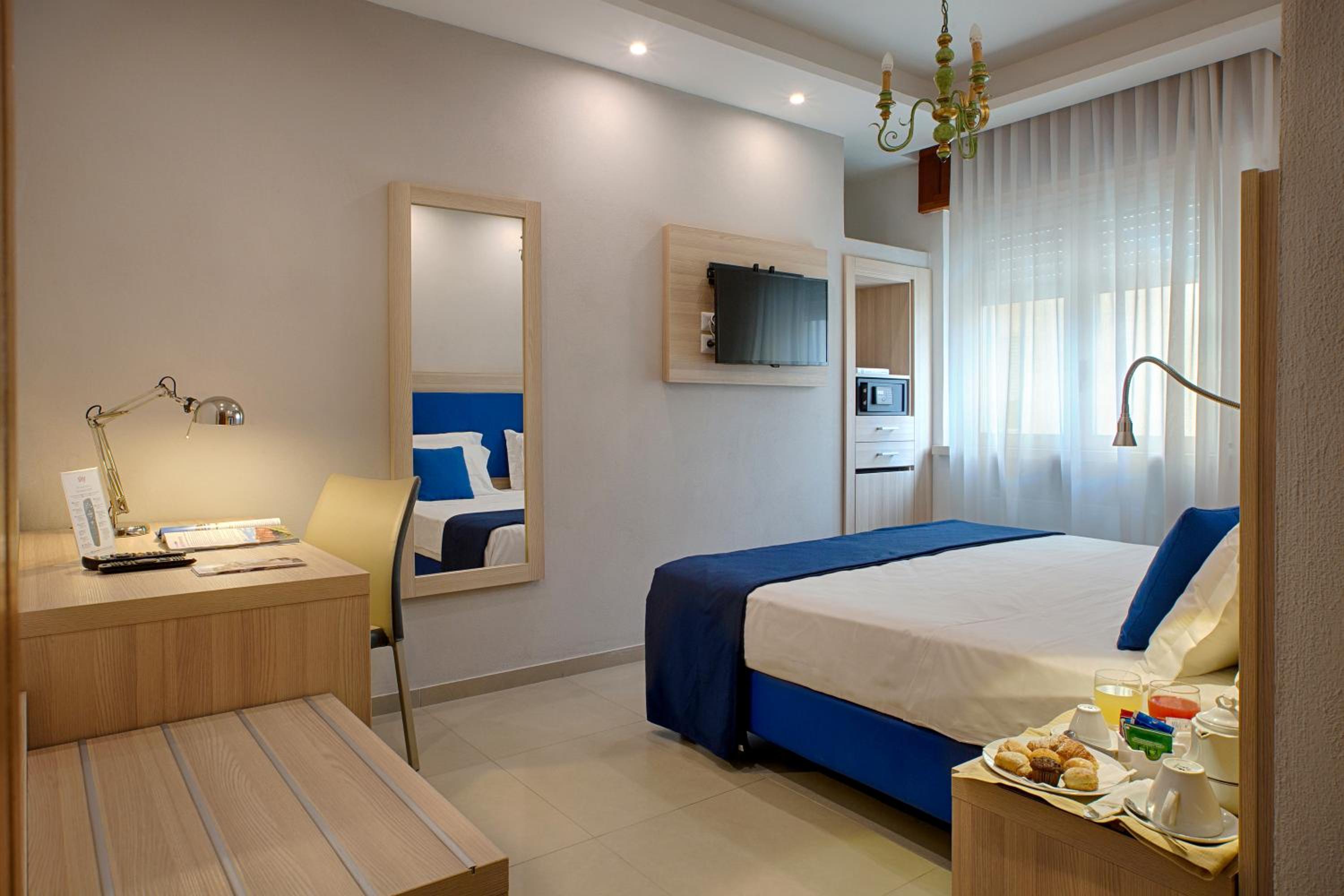 Standard Double Room - Photo 15