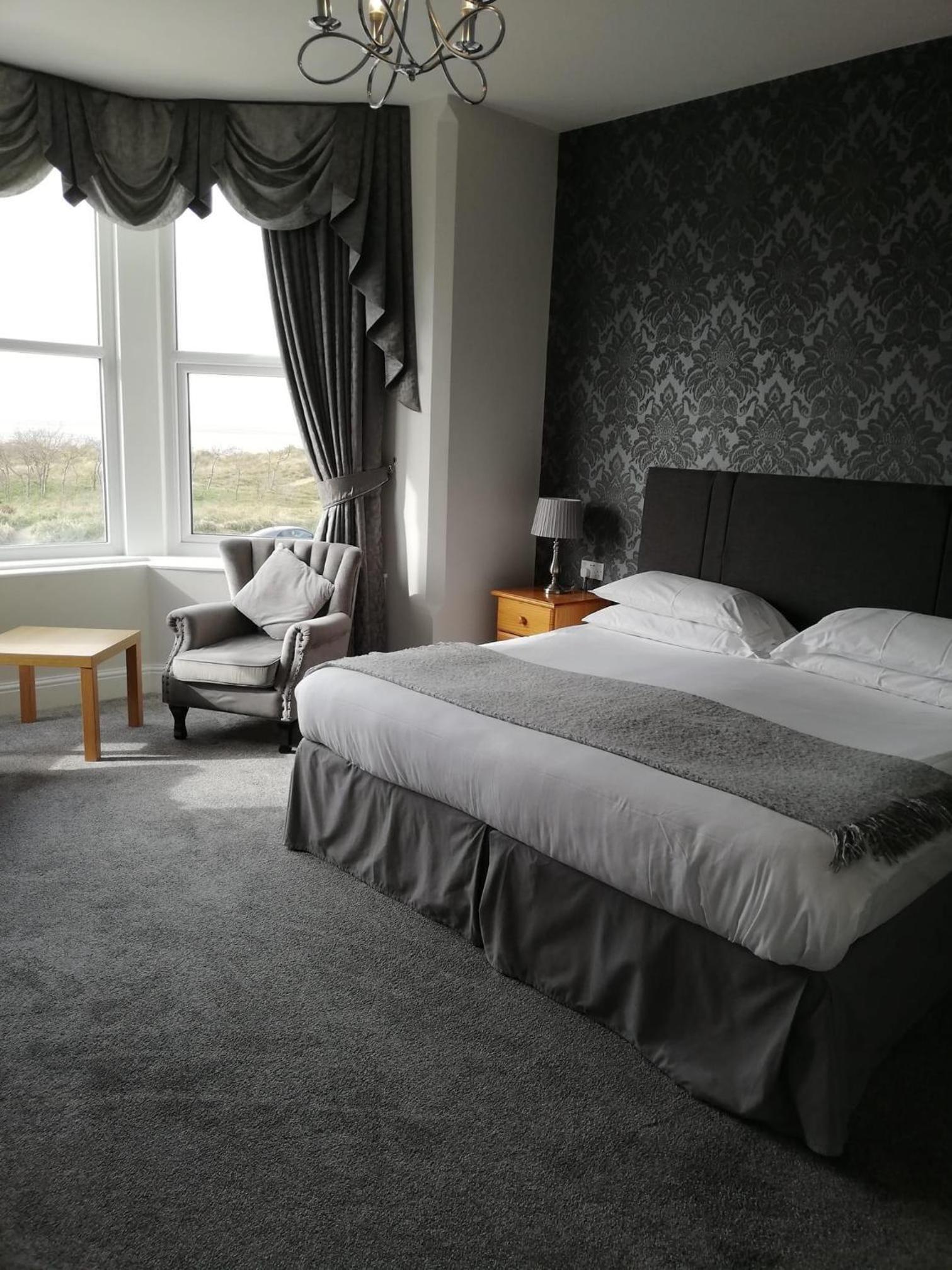 Deluxe Double or Twin Room with Sea View photo 2