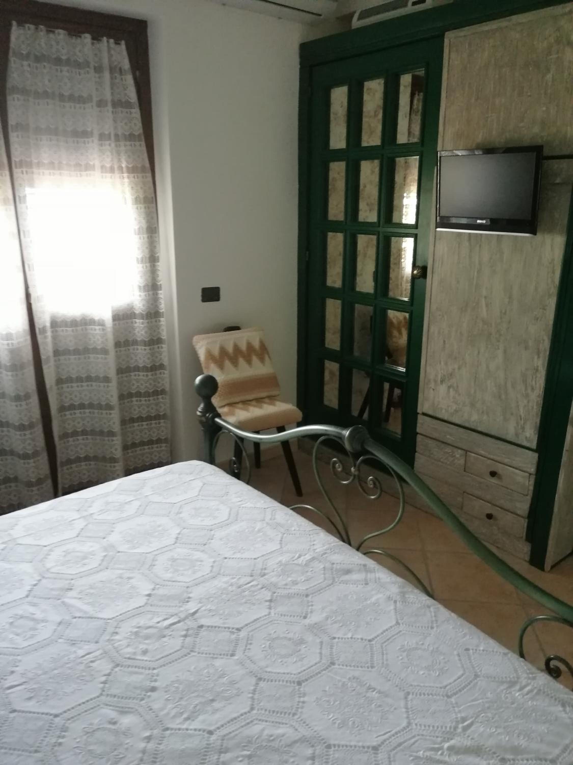 Deluxe King Room - Photo 5