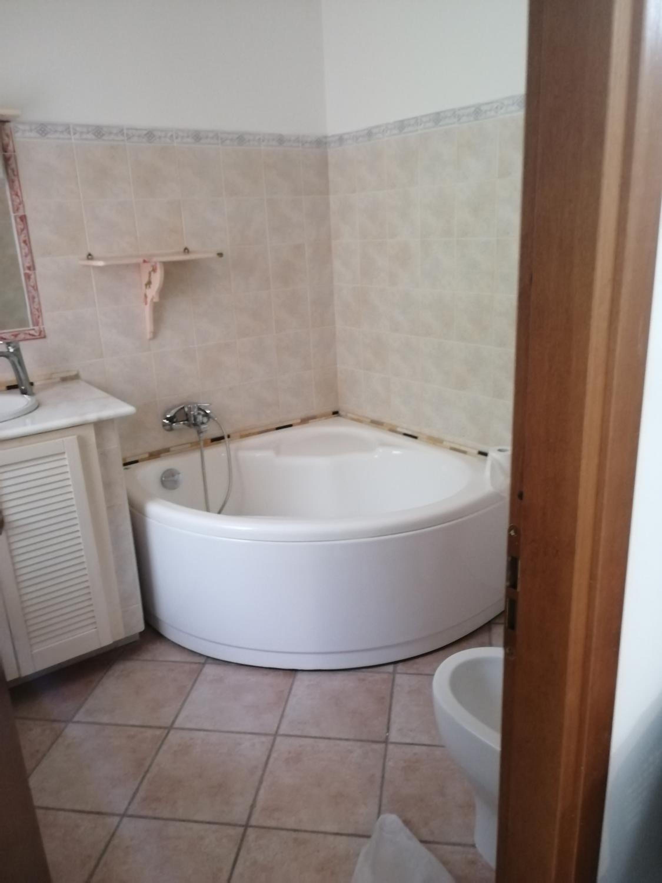 Deluxe King Room - Photo 4