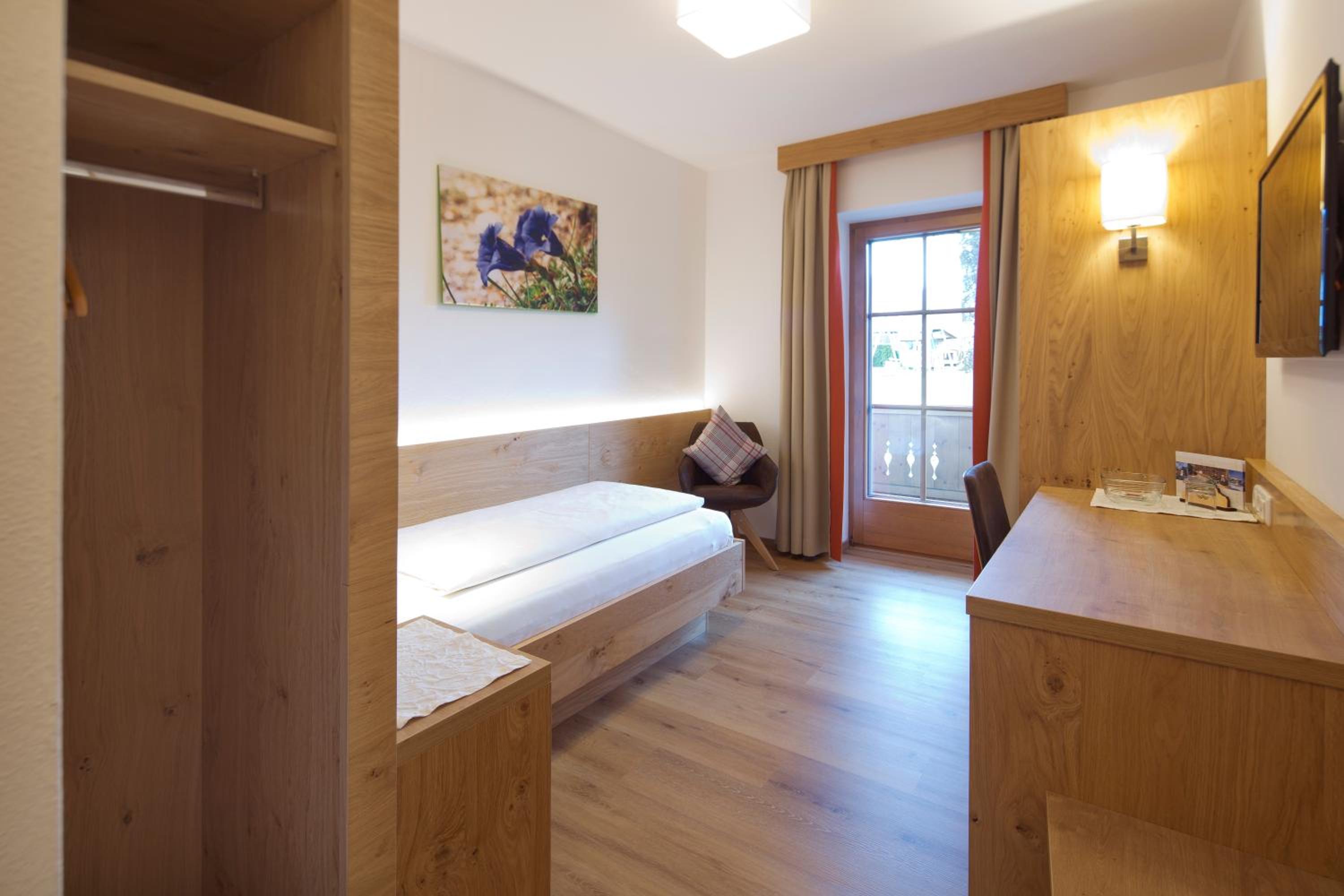 Deluxe Single Room with Balcony photo 1