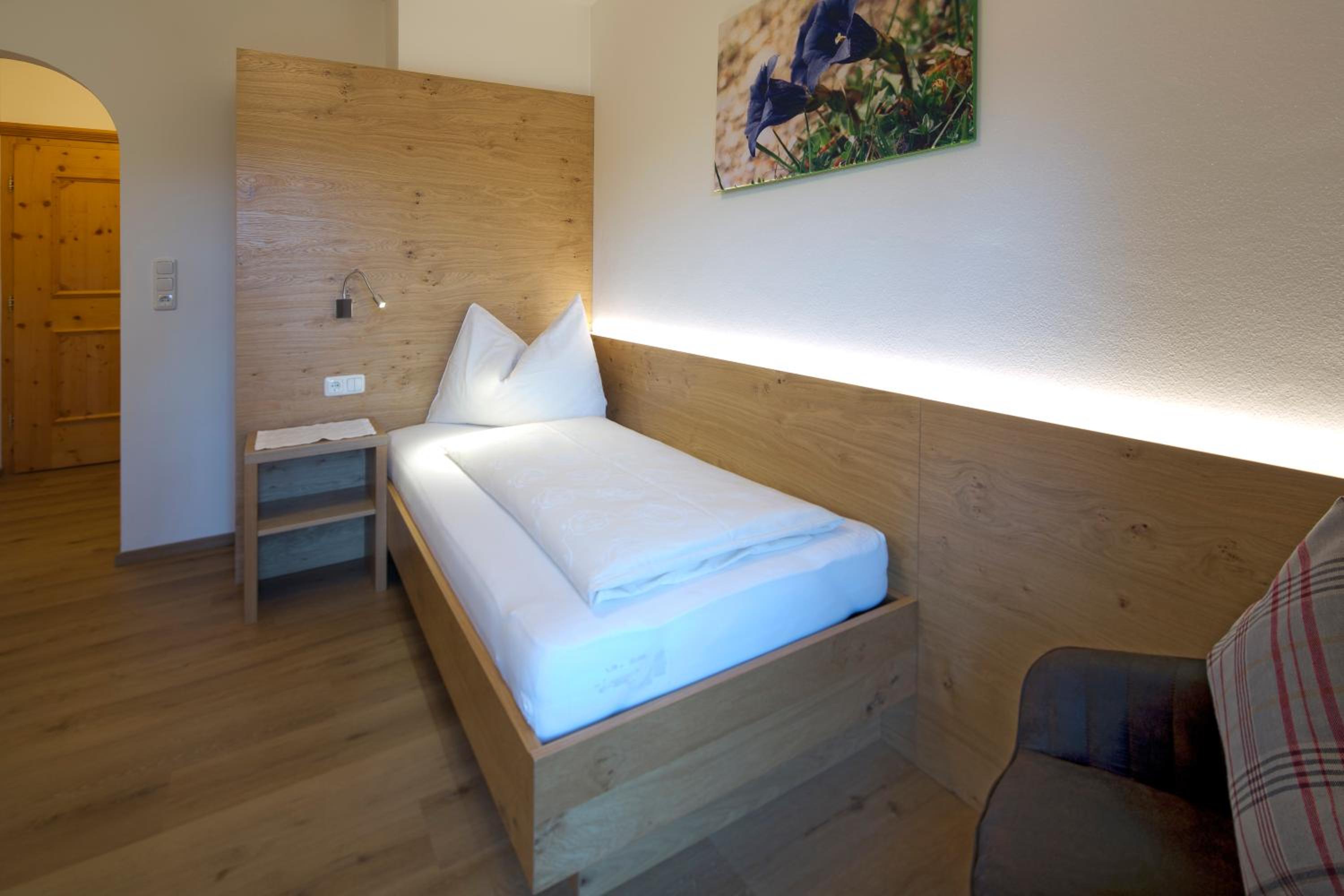 Deluxe Single Room with Balcony photo 3