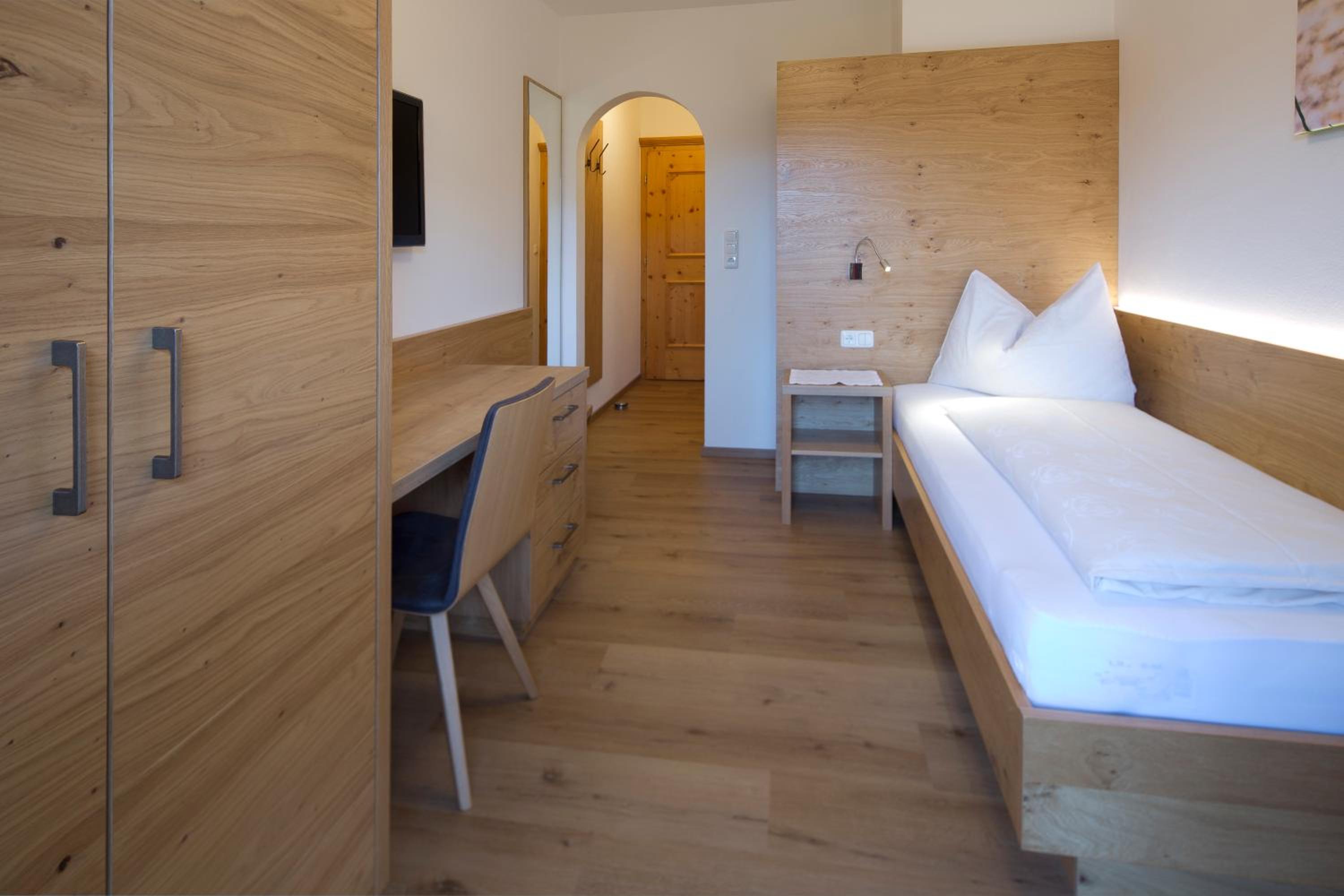 Deluxe Single Room with Balcony photo 2